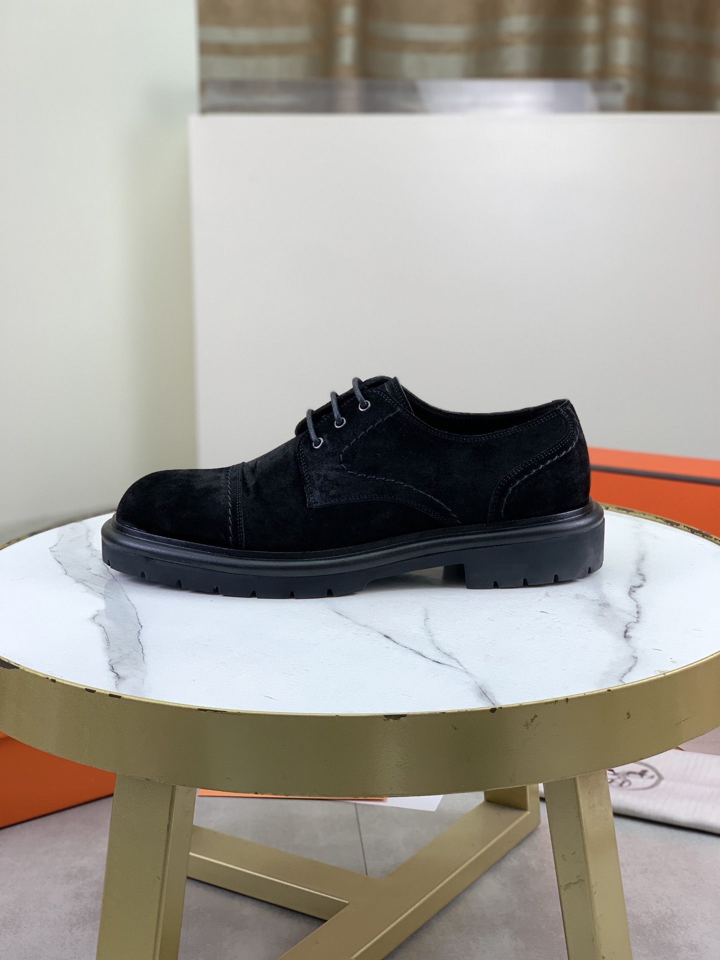 NO:782624,Top version, official website 1:1 Latest original outsole Brand Hermès (Hermès) standard men's size 39-45 (38, 46 can be customized) Grade official website 1:1 same style Original quality material Original soft frosted calfskin Water-dyed cowhide lining Original Italian rubber outsole Style categories Men's fashion Formal casual leather shoes Slip-on men's shoes series Young fashion European and American trends British style  Various colors are available, hermes, hermes, cowhide19860909顶级版本,官网1:1 最新款原版大底 品牌Hermès（爱马仕）标准码男码39-45（38、46可以定做）等级官网1:1 同款 原单品质材料原版柔软磨砂小牛皮 水染牛皮内里 原版意大利橡胶大底款式类别男士时尚 正装休闲皮鞋 套脚款男鞋系列 年轻时尚 欧美潮流 英伦风格 颜色多款颜色可选,,hermes,hermes,cowhide,Men's shoes