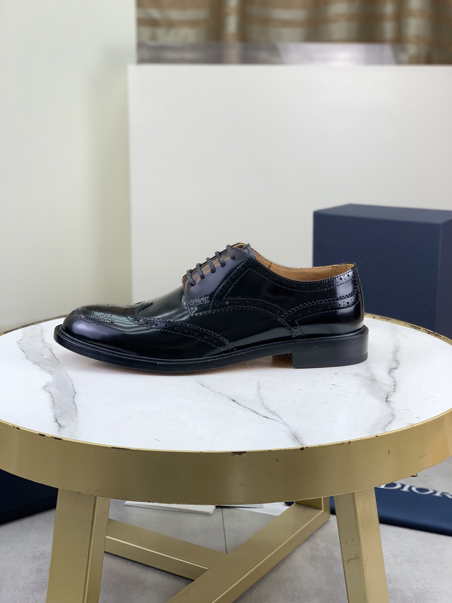 NO:782013,, Dior men's formal leather outsole leather shoes, imported first-layer cowhide, calfskin lining, and calfskin foot pads are effective in absorbing sweat and breathable. The bottom layer of imported genuine leather embryo has good breathability and toughness, which can effectively relieve foot fatigue. Simple last shape, clean and neat, simple and elegant!  Size39-45 (customized at 38.46), dior, cowhide, Leather soles19860909、Dior男士正装真皮大底皮鞋,进口头层牛皮,内里小牛皮,小牛皮垫脚有效吸汗透气.进口真皮胚底层,透气性好,韧性好,有效缓解脚疲劳.简洁楦型 ,干净利索,简约大方！ Size39-45（38.46定制）,,dior,cowhide,Leather soles,Men's shoes