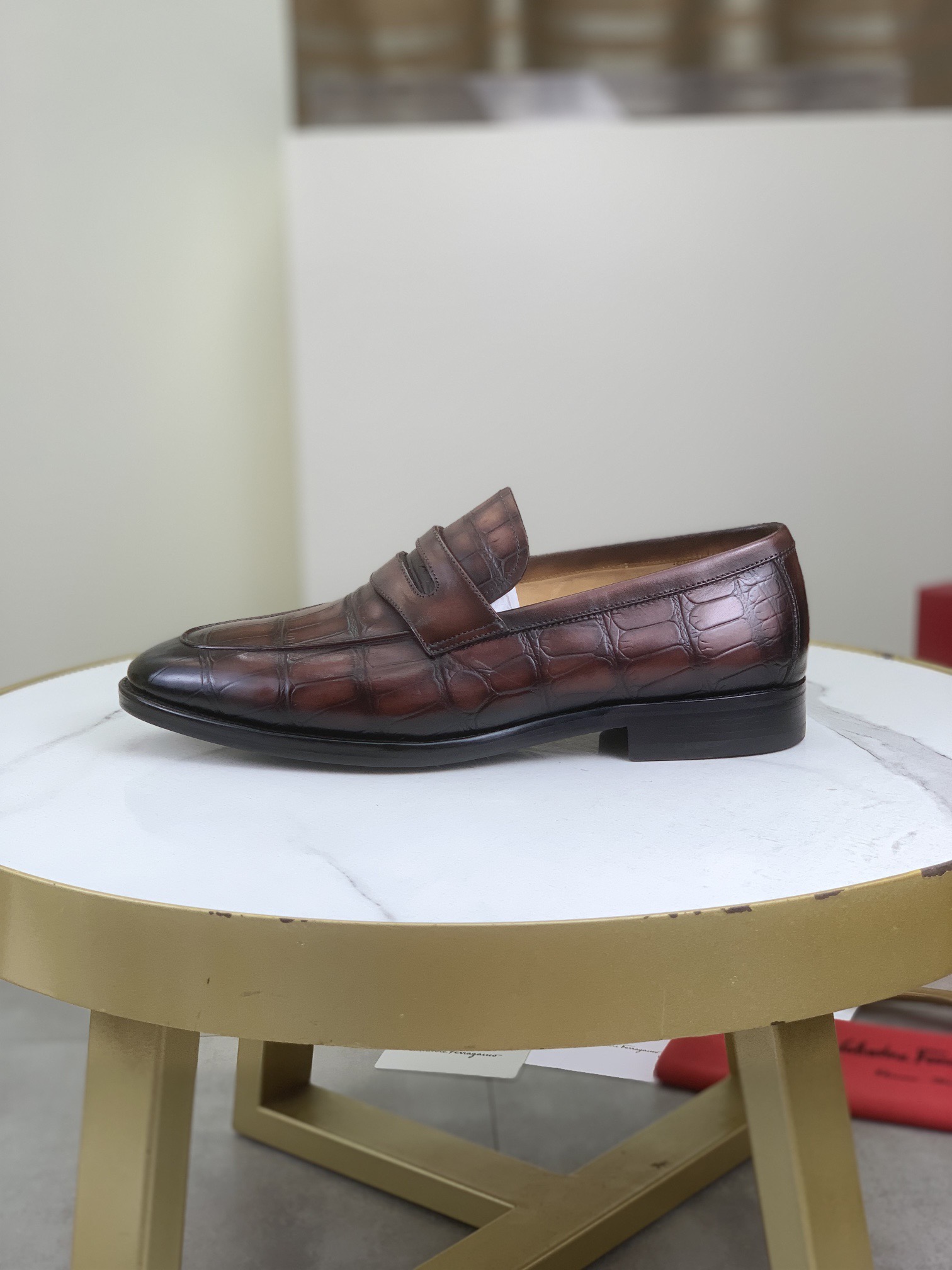 NO:781999,Top quality (genuine leather outsole series) [Salvatore Ferragamo] Ferragamo business leather shoes, 1:1 top purchasing quality, imported selected original polished calfskin for the uppers, imported original water-dyed cowhide for the inner feet, imported original custom-made Italian handmade leather outsole, code number 39-44 (38 45 can be customized), louis vuitton, ferragamo, ferragamo, cowhide, Leather soles19860909顶级品质（真皮大底系列）【Salvatore Ferragamo】菲拉格慕商务皮鞋,1:1顶级代购品质,鞋面进口精选原版擦色小牛皮,内里垫脚均用进口原版水染牛皮,进口原版订制意大利手工真皮大底,码数39-44（38 45可以定做）,,louis vuitton,ferragamo,ferragamo,cowhide,Leather soles,Men's shoes