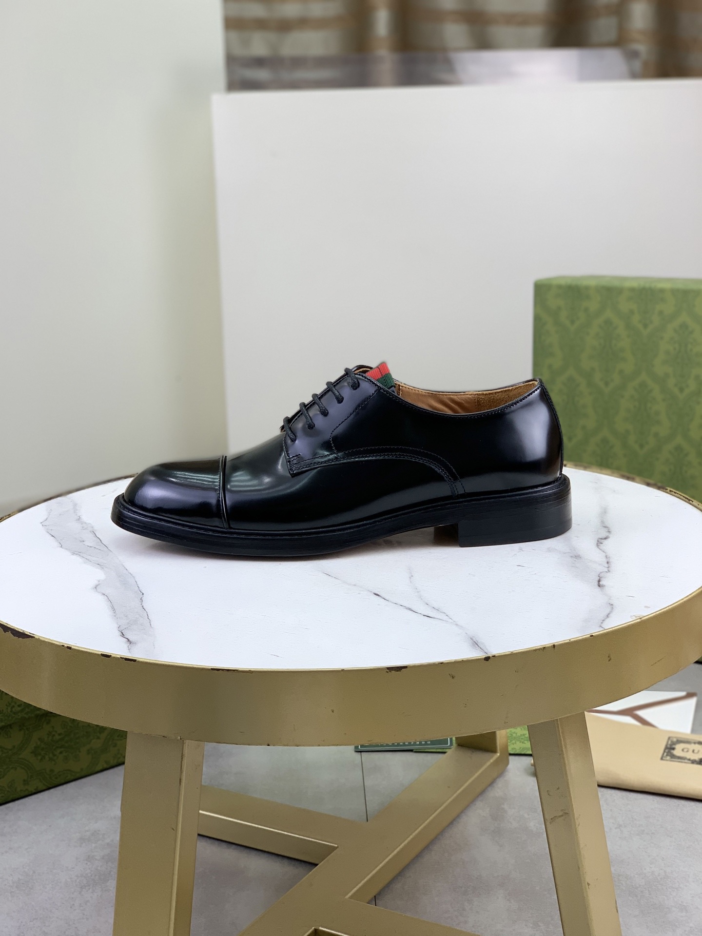 NO:783816,Top version (original high-end genuine leather outsole) Brand [GUCCi Gucci] Gucci's new business formal casual leather shoes Standard men's size 39-45 (38 46 needs to be customized) Grade the same as the official website Original quality Material original calfskin Water-dyed cowhide lining Original leather outsole Style categories Men's fashion Formal casual leather shoes Slip-on men's shoes series Young fashion European and American trends British style Casual matching Comfortable feet Color matt open edge beads, black calfskin, brown calfskin,,gucci,gucci,cowhide,Leather soles19860909顶级版本（原版高级真皮大底） 品牌【 GUCCi 古奇】古驰新款商务正装休闲皮鞋 标准码男码39–45（38 46需定做） 等级官网同款 原单品质 材料原版小牛皮 水染牛皮内里 原版真皮大底 款式类别男士时尚 正装休闲皮鞋 套脚款男鞋系列 年轻时尚 欧美潮流 英伦风格 随意搭配 脚感舒適 颜色亚光开边珠、黑色小牛皮、咖色小牛,,gucci,gucci,cowhide,Leather soles,Men's shoes