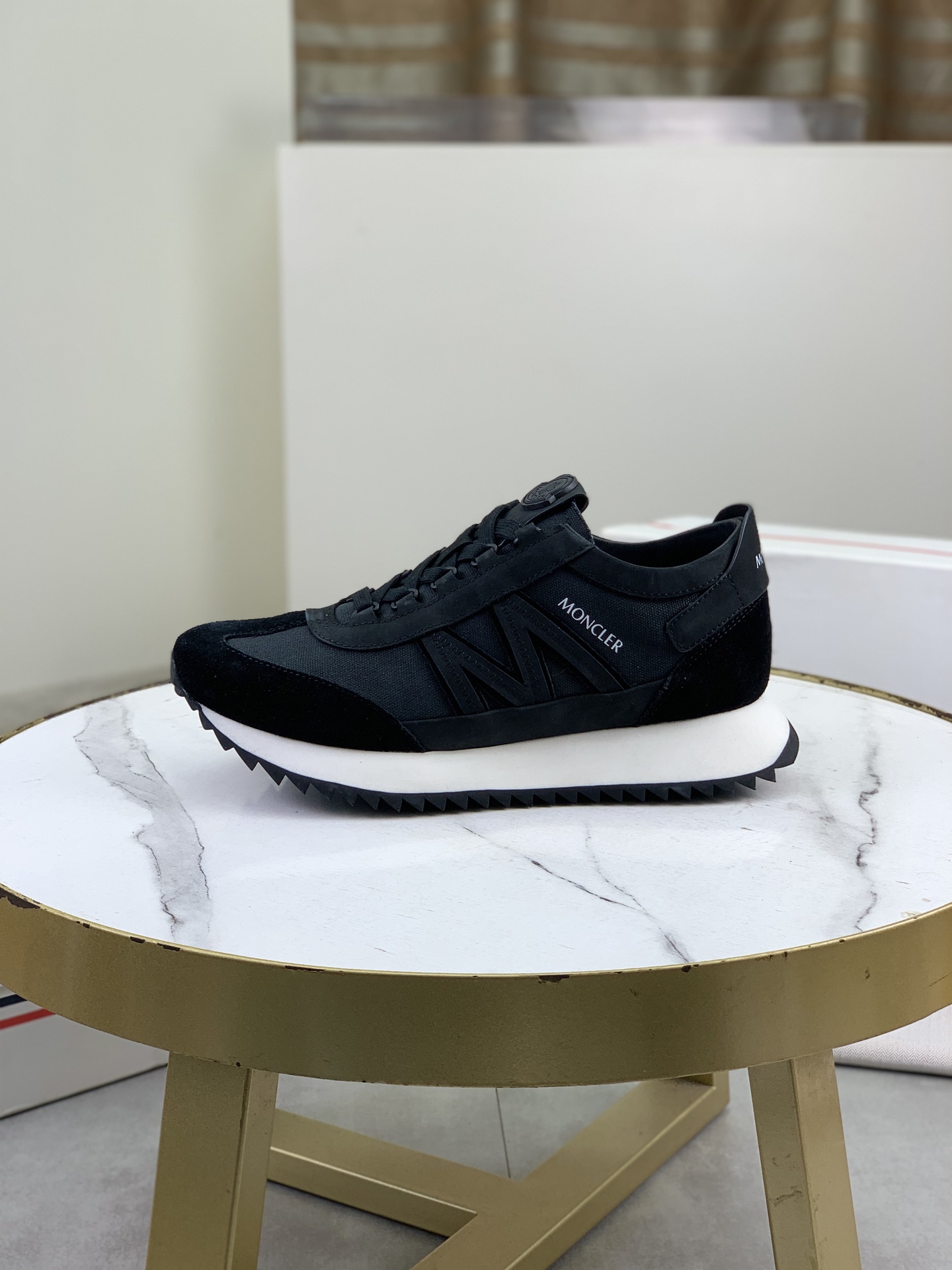 NO:831192,Moncler Men's Men's Mouth Sneakers are made of imported cowhide leather and neoprene made of various materials. The outsole is made of TPU + rubber + high-elastic rubber foam combination. It has high elasticity and high wear resistance and improves comfort. It is worth buying both the upper and the color design!  Size39-44 (38 45 46 customized),,Moncler,sneakers,cowhide19860909Moncler蒙口 男鞋运动鞋,进口牛皮面、氯丁橡胶 各种材质拼接打造,大底采用TPU+橡胶+高弹橡胶发泡组合成型,具有高弹性高耐磨性,提高舒适性,无论是鞋面还是颜色设计都值得入手！Size39-44（38 45 46定做）,,Moncler,sneakers,cowhide,Men's shoes