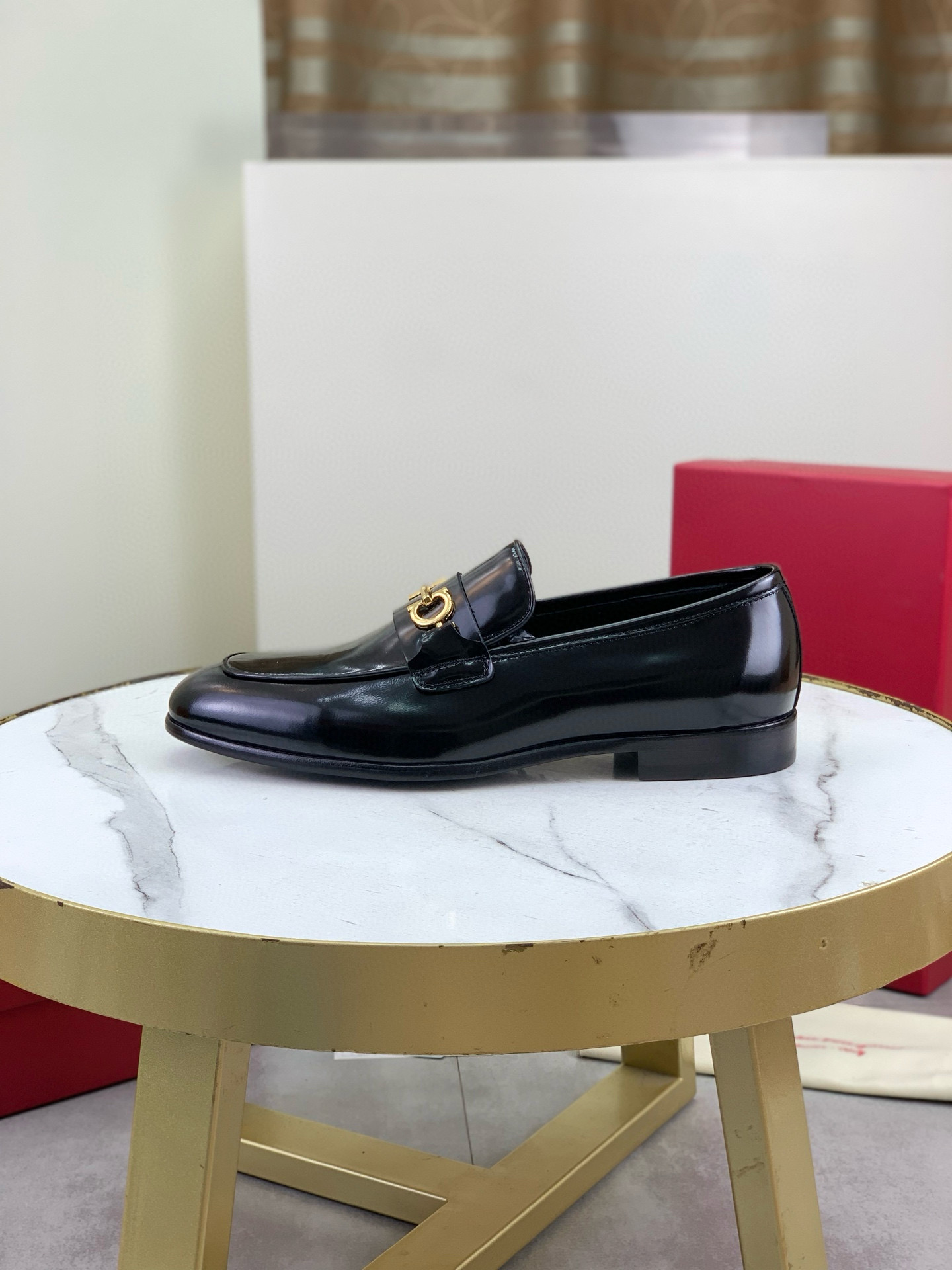 NO:831819,Top quality (genuine leather outsole series) [Ferragamo] Ferragamo business formal leather shoes, 1:1 top purchasing quality, the upper is made of imported top-grade calfskin, the inner feet are made of imported top-grade water-dyed cowhide, the imported original custom-made Italian handmade genuine leather outsole, color calfskin, palm print, open edge beads, code number 39-44 (38 45 can be customized),,ferragamo,ferragamo,cowhide,Leather soles19860909顶级品质（真皮大底系列）【 Ferragamo】菲拉格慕商务正装皮鞋,1:1顶级代购品质,鞋面采用进口精选顶级小牛皮,内里垫脚均用进口顶级水染牛皮,进口原版订制意大利手工真皮大底, 颜色小牛皮、手掌纹、开边珠 码数39-44（38 45 可以定做）,,ferragamo,ferragamo,cowhide,Leather soles,Men's shoes