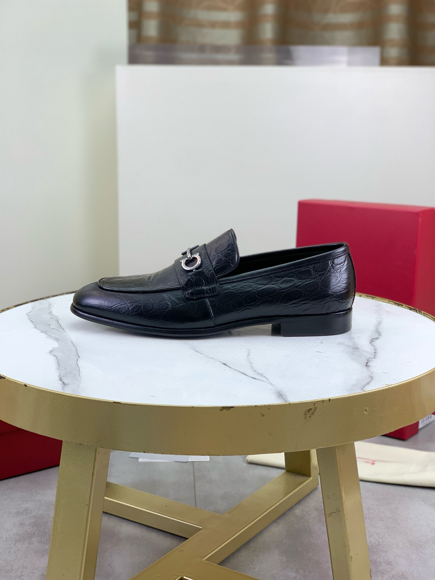 NO:831207,Top quality (genuine leather outsole series) [Ferragamo] Ferragamo business formal leather shoes, 1:1 top purchasing quality, the upper is made of imported top-grade calfskin with color change, the inner feet are made of imported top-grade water-dyed cowhide, imported original custom-made Italian handmade genuine leather outsole, color black, brown, blue code number 39-44 (38 45 can be customized),,ferragamo,ferragamo,cowhide,Leather soles19860909顶级品质（真皮大底系列）【 Ferragamo】菲拉格慕商务正装皮鞋,1:1顶级代购品质,鞋面采用进口精选顶级小牛皮改色,内里垫脚均用进口顶级水染牛皮,进口原版订制意大利手工真皮大底, 颜色黑色、棕色、蓝色 码数39-44（38 45 可以定做）,,ferragamo,ferragamo,cowhide,Leather soles,Men's shoes