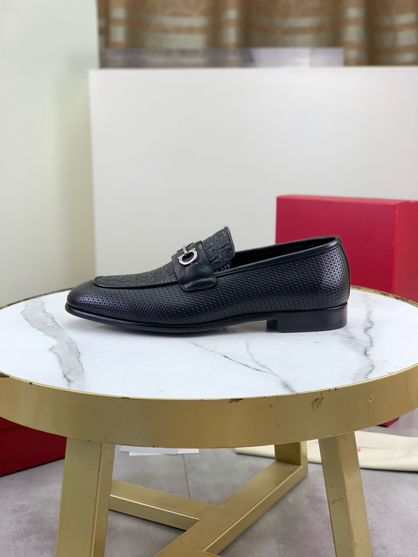 NO:831836,Top quality (genuine leather outsole series) [Ferragamo] Ferragamo business formal leather shoes, 1:1 top purchasing quality, the upper is made of imported top-grade calfskin with color change, the inner feet are made of imported top-grade water-dyed cowhide, imported original custom-made Italian handmade genuine leather outsole, color punching code number 39-44 (38 45 can be customized),,ferragamo,ferragamo,cowhide,Leather soles19860909顶级品质（真皮大底系列）【 Ferragamo】菲拉格慕商务正装皮鞋,1:1顶级代购品质,鞋面采用进口精选顶级小牛皮改色,内里垫脚均用进口顶级水染牛皮,进口原版订制意大利手工真皮大底, 颜色冲孔 码数39-44（38 45 可以定做）,,ferragamo,ferragamo,cowhide,Leather soles,Men's shoes