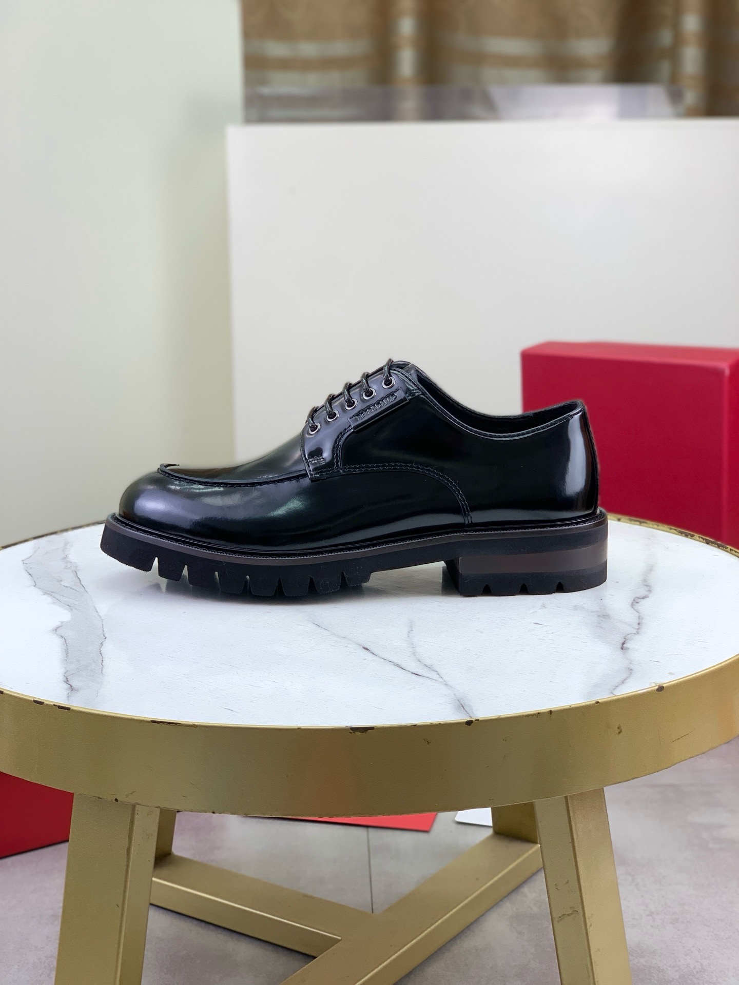 NO:833862,Top quality [Salvatore Ferragamo] Ferragamo lace-up business leather shoes, official website 1:1 top purchasing quality, imported original soft open-edge beaded calfskin for the uppers, imported original water-dyed cowhide for the inner feet, imported original custom-made Italian handmade lightweight foam outsole, color calfskin, open-edge beads, code number 39-44 (38 45 can be customized),, Louis  vuitton,ferragamo,ferragamo,cowhide19860909顶级品质【Salvatore Ferragamo】菲拉格慕系带商务皮鞋,官网1:1顶级代购品质,鞋面进口精选原版柔软开边珠小牛皮,内里垫脚均用进口原版水染牛皮,进口原版订制意大利手工轻便发泡大底, 颜色小牛皮、开边珠 码数39-44（38 45可以定做）,,louis vuitton,ferragamo,ferragamo,cowhide,Men's shoes