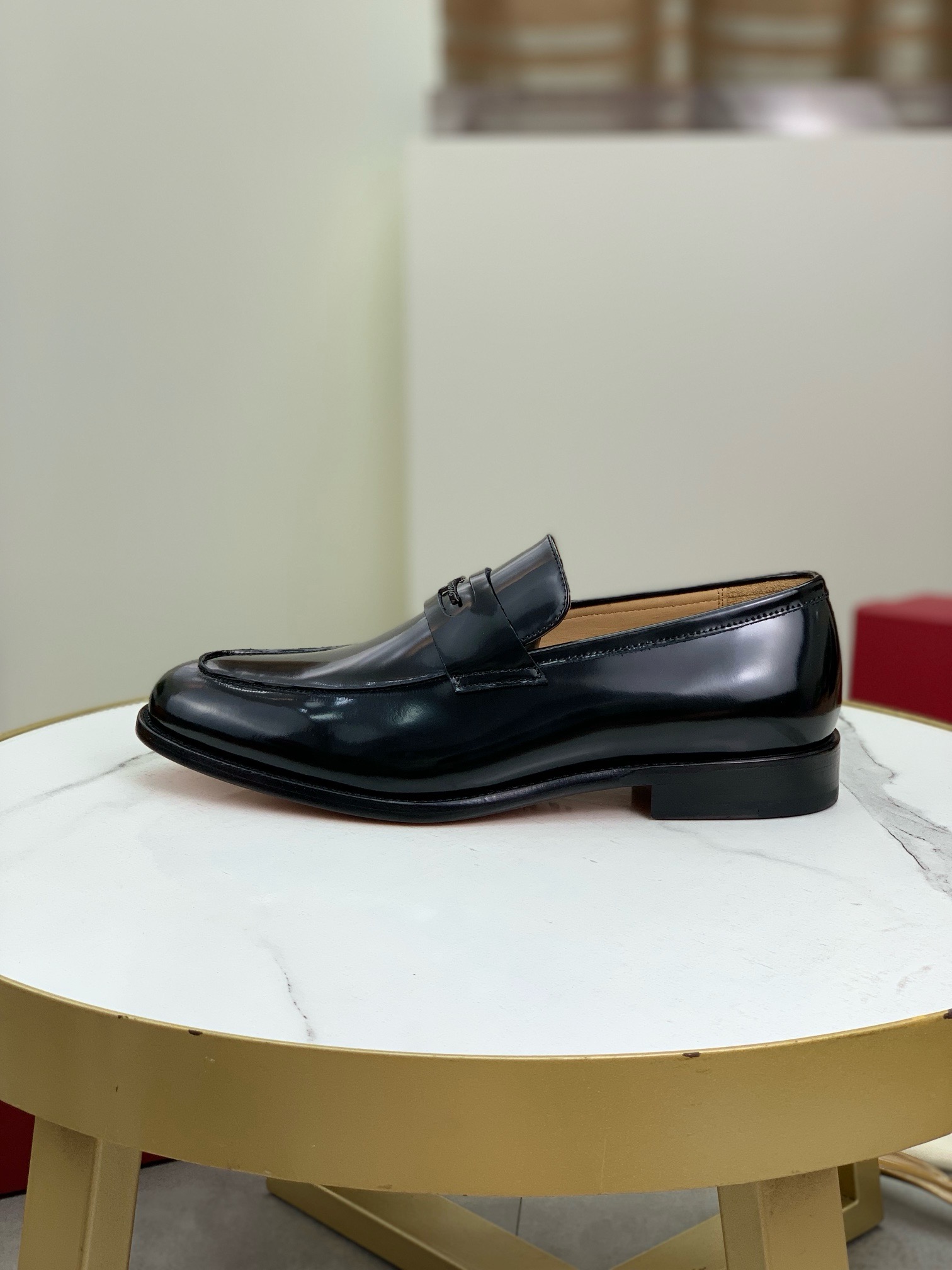 NO:851160,Top quality (genuine leather outsole series) [Salvatore Ferragamo] Ferragamo business leather shoes, 1:1 top purchasing quality, imported selected original cowhide for the uppers, imported original water-dyed cowhide for the inner feet, imported original custom-made Italian handmade genuine leather outsole, color open edge beads, calfskin, suede cowhide, code number 39-44 (38 and 45 can be customized),, Louis  vuitton,ferragamo,ferragamo,cowhide,Leather soles19860909顶级品质（真皮大底系列）【Salvatore Ferragamo】菲拉格慕商务皮鞋,1:1顶级代购品质,鞋面进口精选原版牛皮,内里垫脚均用进口原版水染牛皮,进口原版订制意大利手工真皮大底, 颜色开边珠、小牛皮、翻毛牛皮 码数39-44（38 45可以定做）,,louis vuitton,ferragamo,ferragamo,cowhide,Leather soles,Men's shoes