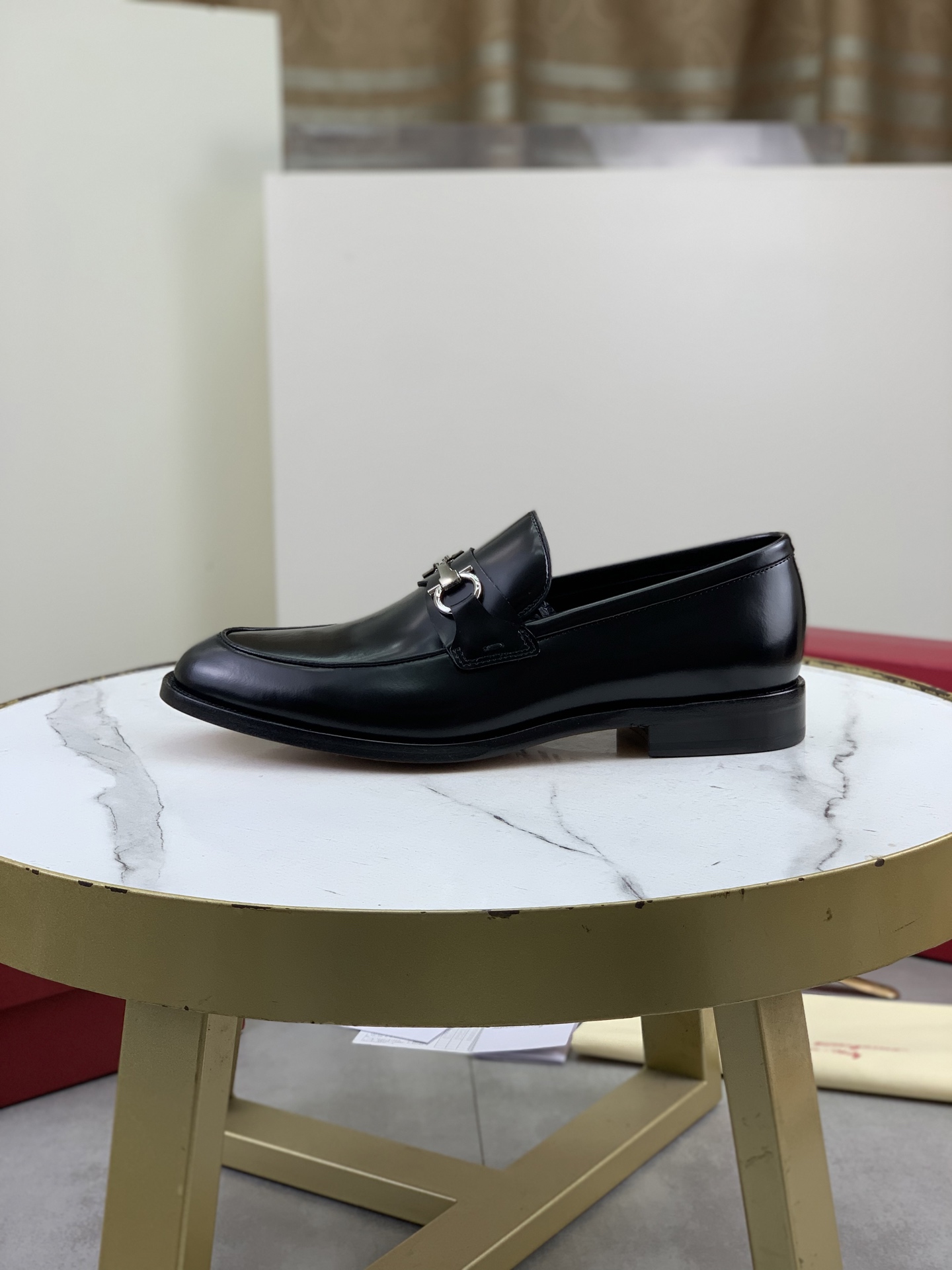 NO:852571,Top quality (genuine leather outsole series) [Salvatore Ferragamo] Ferragamo business leather shoes, 1:1 top purchasing quality, imported imported original beaded calfskin with original metal horsebit buckle, lining and feet made of imported original water-dyed cowhide, imported original custom-made Italian handmade genuine leather outsole, color calfskin, vegetable soft leather, open edge beads, sassafras brown, sassafras blue, code number 39-45 (38  46 can be customized),,louis vuitton,ferragamo,ferragamo,cowhide,Leather soles19860909顶级品质（真皮大底系列）【Salvatore Ferragamo】菲拉格慕商务皮鞋,1:1顶级代购品质,鞋面进口精选原版开边珠小牛皮配原版金属马衔扣,内里垫脚均用进口原版水染牛皮,进口原版订制意大利手工真皮大底, 颜色小牛皮、植柔皮、开边珠、檫棕色、檫蓝色、 码数39-45（38 46可以定做）,,louis vuitton,ferragamo,ferragamo,cowhide,Leather soles,Men's shoes