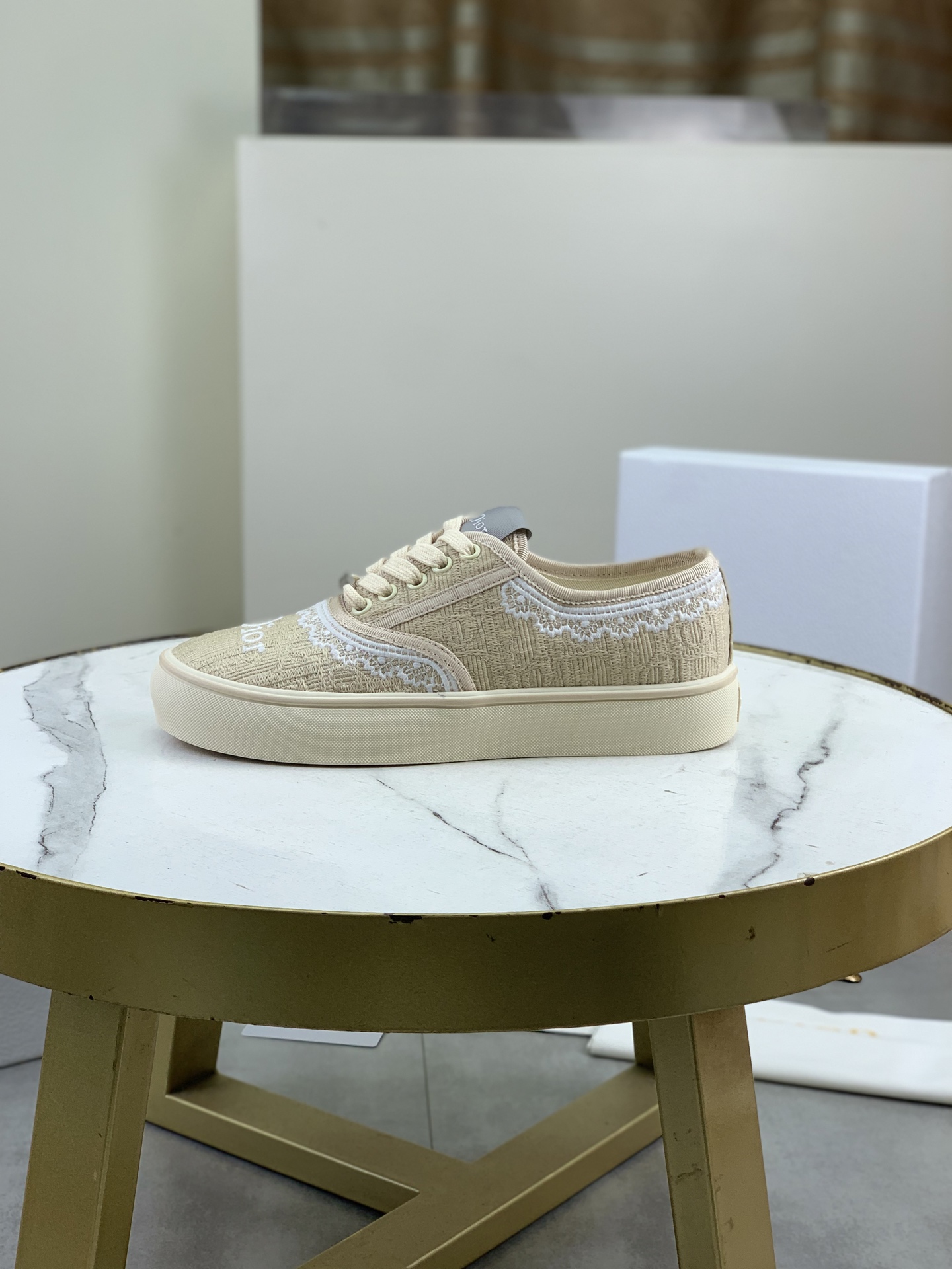 NO:887939,(Top version) ssDior Dior Walk’n series Presbyopia Embroidery Thick-soled canvas shoes Casual sneakers Original purchase and development Walk’n’Dior thick-soled sneakers are a fashionable item that enhances the style of the series Dark blue Oblique printed cotton embroidered upper with comfortable thick sole tongue and Christian Dior Paris logo laces can add fashionable temperament to various casual looks Exquisite packaging at the delivery counter... Fabric: Original customized imported Oblique  Printed embroidery Lining: Imported original sheepskin lining Original foot pads Outsole: Original exclusive molded outsole Sole thickness: 4.5CM Size: 35-40,, dior, dior, sneakers, sheepskin19860909（顶级版本）ssDior迪奥Walk‘n系列 老花 刺绣 厚底帆布鞋 休闲运动鞋 原版购入开发 Walk’n‘Dior 厚底运动鞋是一款时尚单品 提升该系列的格调 深蓝色 Oblique 印花棉质刺绣鞋面 搭配舒适厚底 鞋舌和 Christian Dior Paris 标志鞋带 可为各式休闲造型增添时髦气质 配送专柜精美包装… 面料: 原版定制进口Oblique 印花刺绣 内里: 进口原版羊皮里 原版垫脚 大底: 原版独家开模大底 底厚: 4.5CM Size: 35-40,,dior,dior,sneakers,sheepskin,Men's shoes