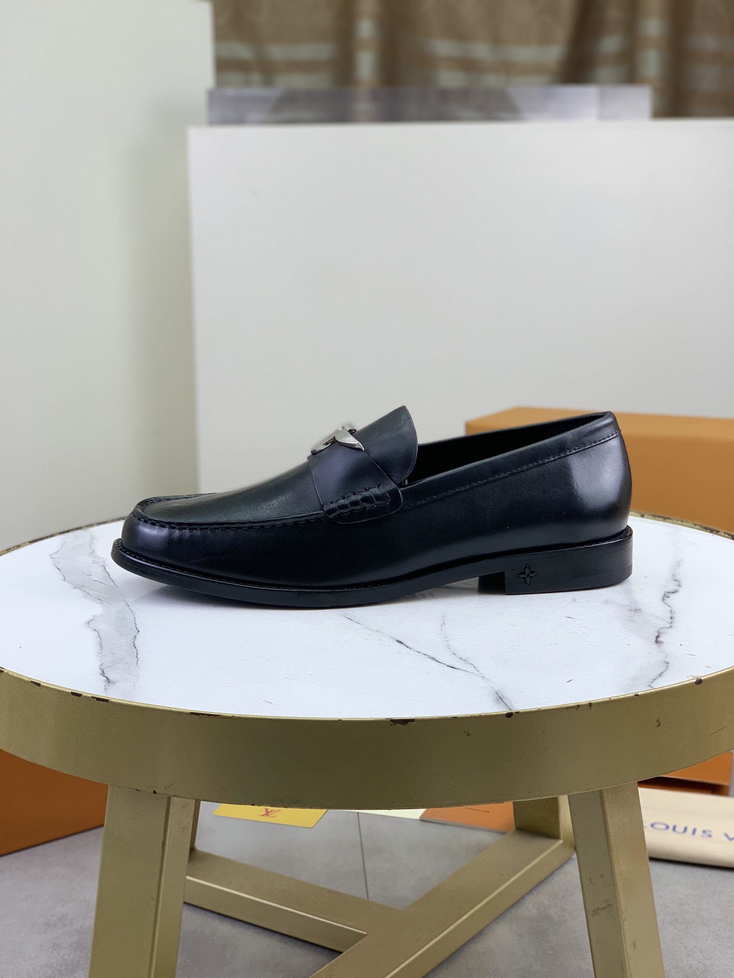 NO:887904,(Genuine leather outsole series) Top version LOUIS VUITTON [Louis Denwei] - LV men's business casual leather shoes, luxurious and noble, all made of imported original cowhide, just to create a more comfortable wearing experience, the upper is made of original high-end calfskin imported soft cowhide, the original lightweight foam outsole, color black optional, code number 38-44 (45 46 47 can be customized without return),, louis vuitton, louis vuitton, louis  vuitton,cowhide,leather soles19860909（真皮大底系列）顶级版本 LOUIS VUITTON【路易登威】—LV男士商务休闲皮鞋,奢华尊贵全部采用进口原版牛皮,只为打造更为舒适的穿着体验,鞋面原版高端小牛皮进口柔软牛皮里,原版轻便发泡大底 颜色黑色可选 码数38-44（45 46 47可定做不退换）,,louis vuitton,louis vuitton,louis vuitton,cowhide,Leather soles,Men's shoes
