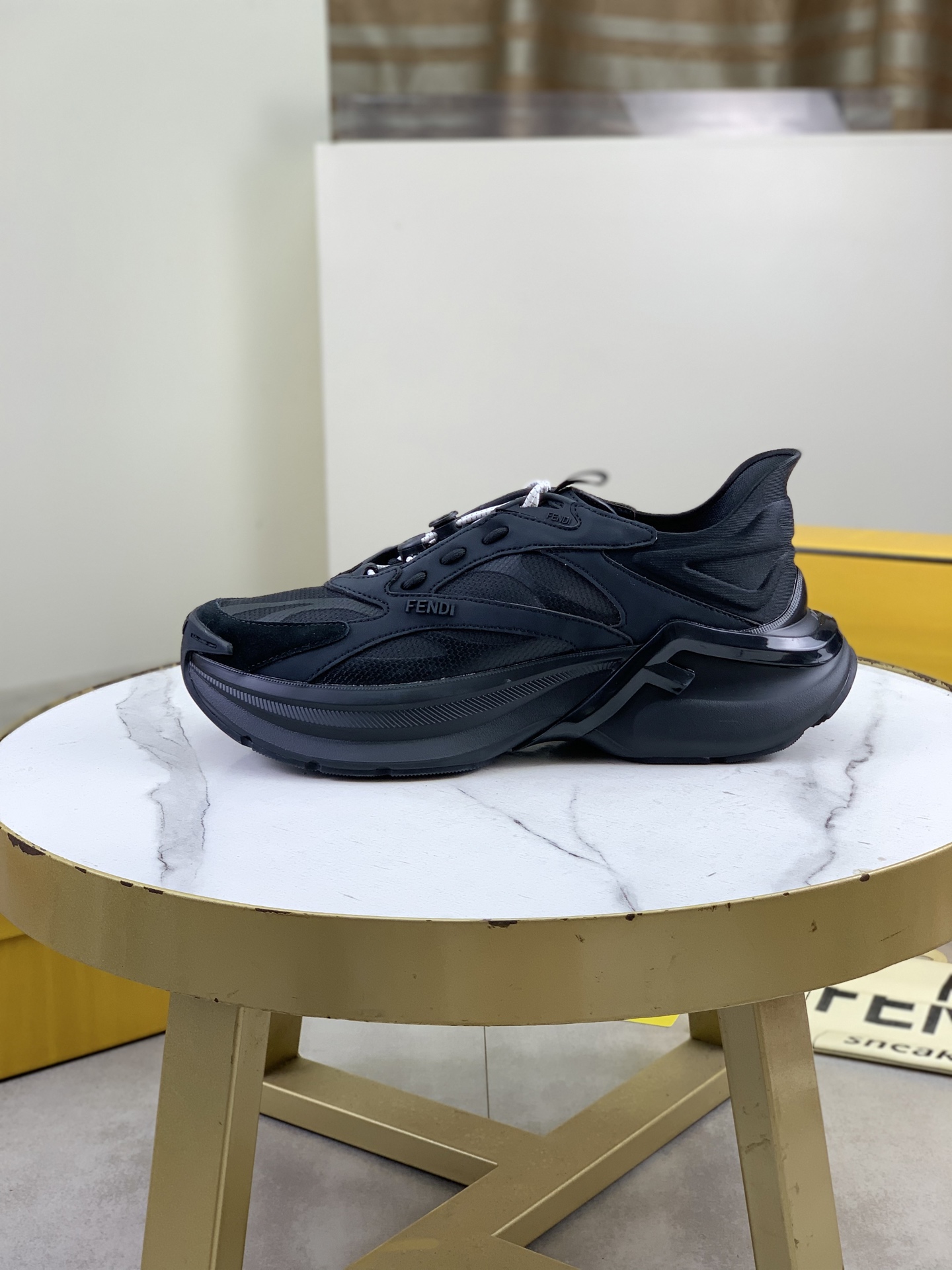 NO:887912,Top quality Fendi original version 1:1 top version - Fendi original imported cowhide casual sports shoes imported original towel developed in season, original imported wear-resistant cowhide outsole; after countless adjustments, it was adjusted to the same perfect effect as the original version, and the matching is more personalized Oh, fashionable men must have private code numbers: Female 35-40 (female 41 customized) Male 39-44 (38 45 customized) 2 colors available, fendi, cowhide19860909顶级品质芬迪 原版 1:1顶级版本———芬迪 原板进口牛皮休闲运动休闲鞋进口原版毛巾里季开发,原版进口耐磨牛皮大底；经历无数次调整,才调整出原版一样如此完美的效果,搭配更显个性哦潮男必备私码数 女35-40（女41定制）男39-44（38 45 定做） 2款颜色可选,,fendi,cowhide,Men's shoes