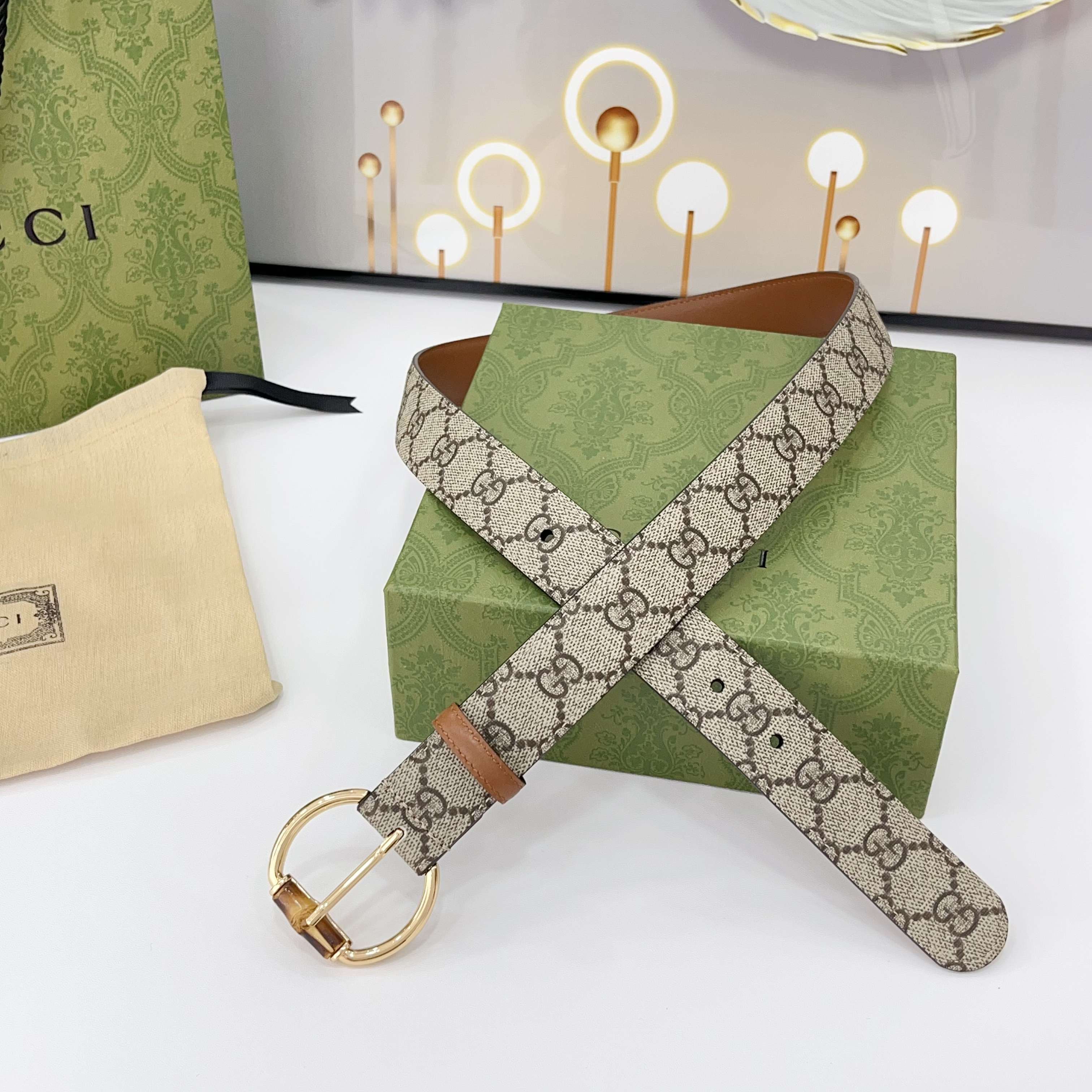  Gucci古驰  3.0cm
新款竹节针扣搭配双面头层牛皮腰带，时尚百搭
码数：75 80 85 90