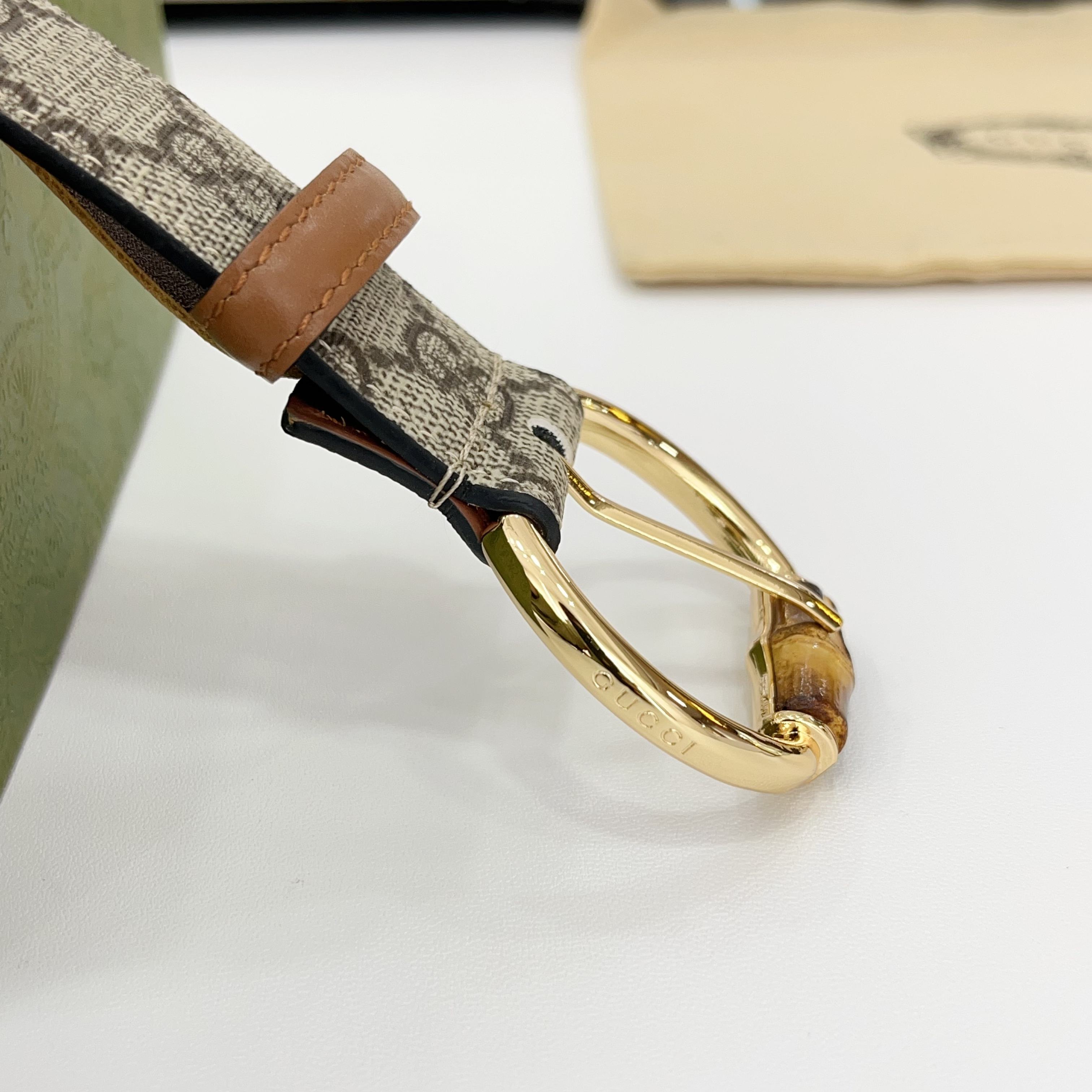  Gucci古驰  3.0cm
新款竹节针扣搭配双面头层牛皮腰带，时尚百搭
码数：75 80 85 90