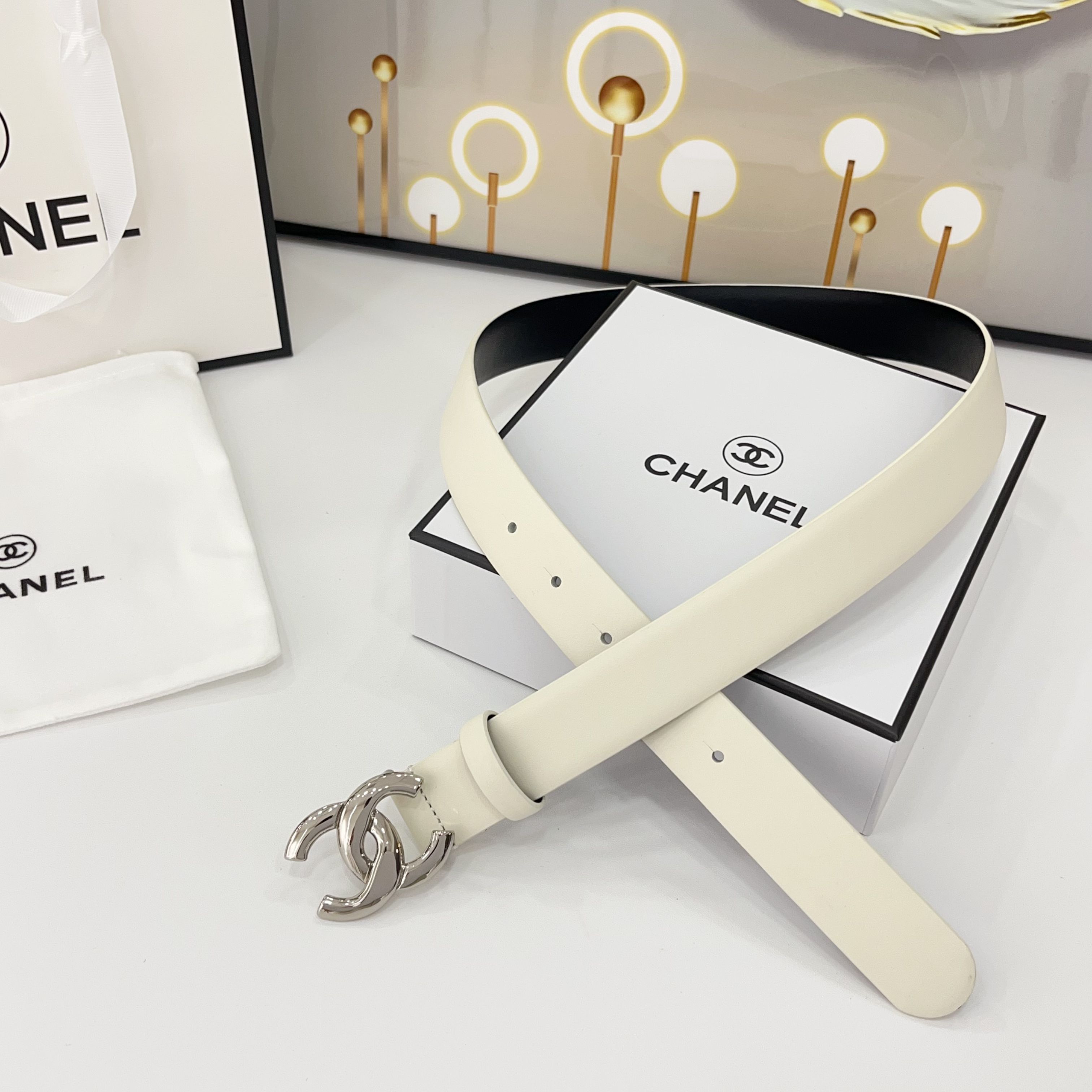  Chanel香奈儿
双面头层小牛皮 原厂皮料订制  质感柔软 做工精细 搭配铜扣 时尚百搭
精品宽度：