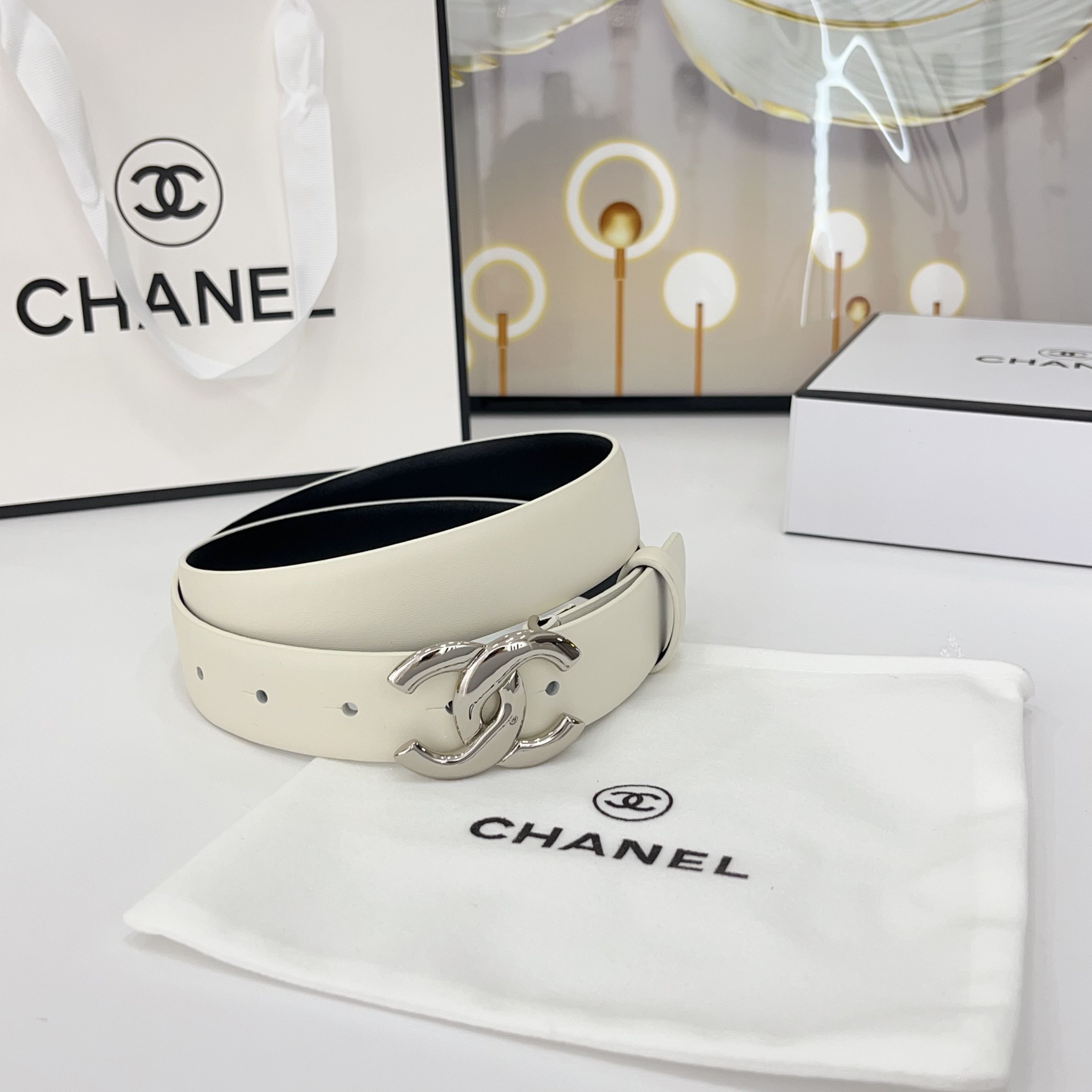  Chanel香奈儿
双面头层小牛皮 原厂皮料订制  质感柔软 做工精细 搭配铜扣 时尚百搭
精品宽度：