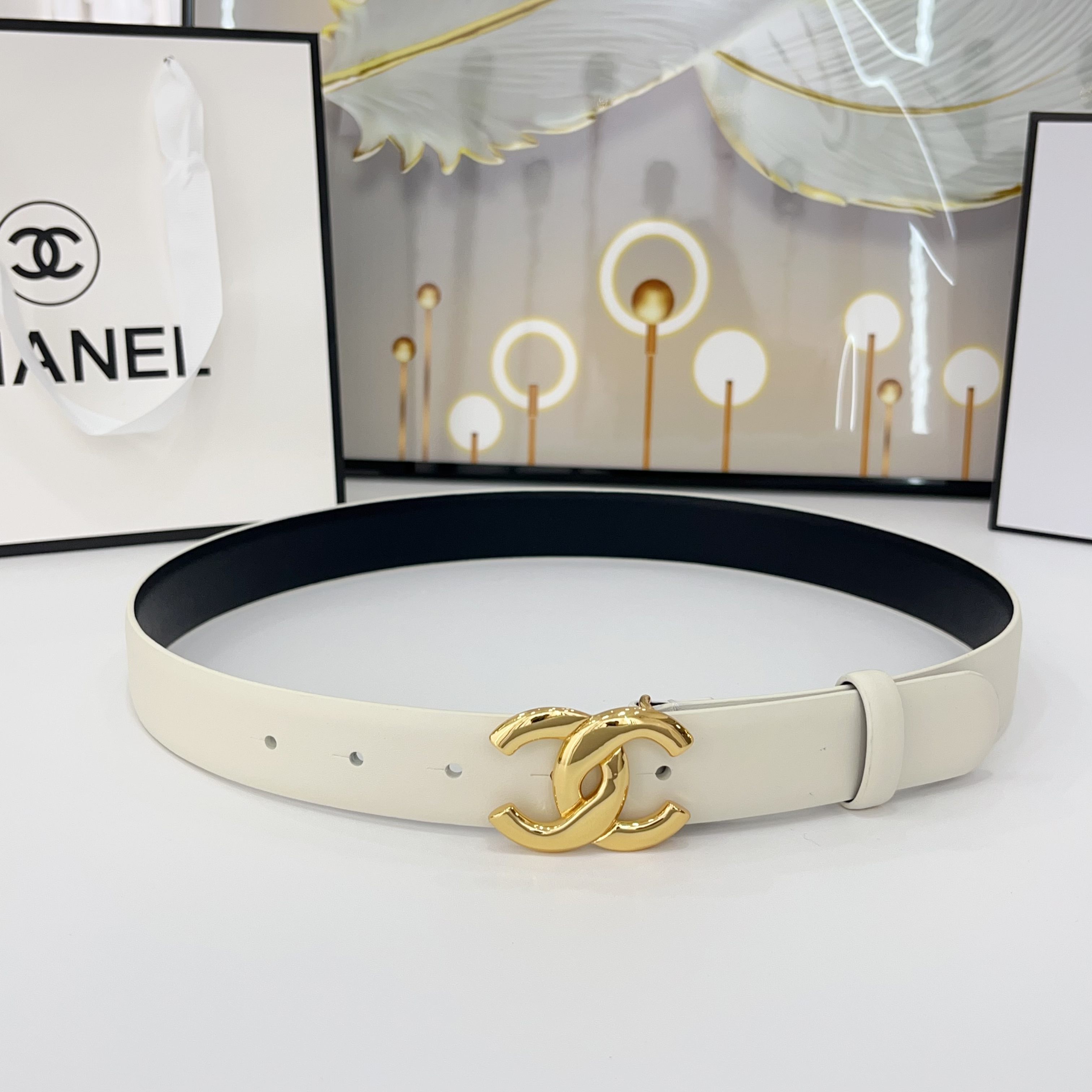  Chanel香奈儿
双面头层小牛皮 原厂皮料订制  质感柔软 做工精细 搭配铜扣 时尚百搭
精品宽度：