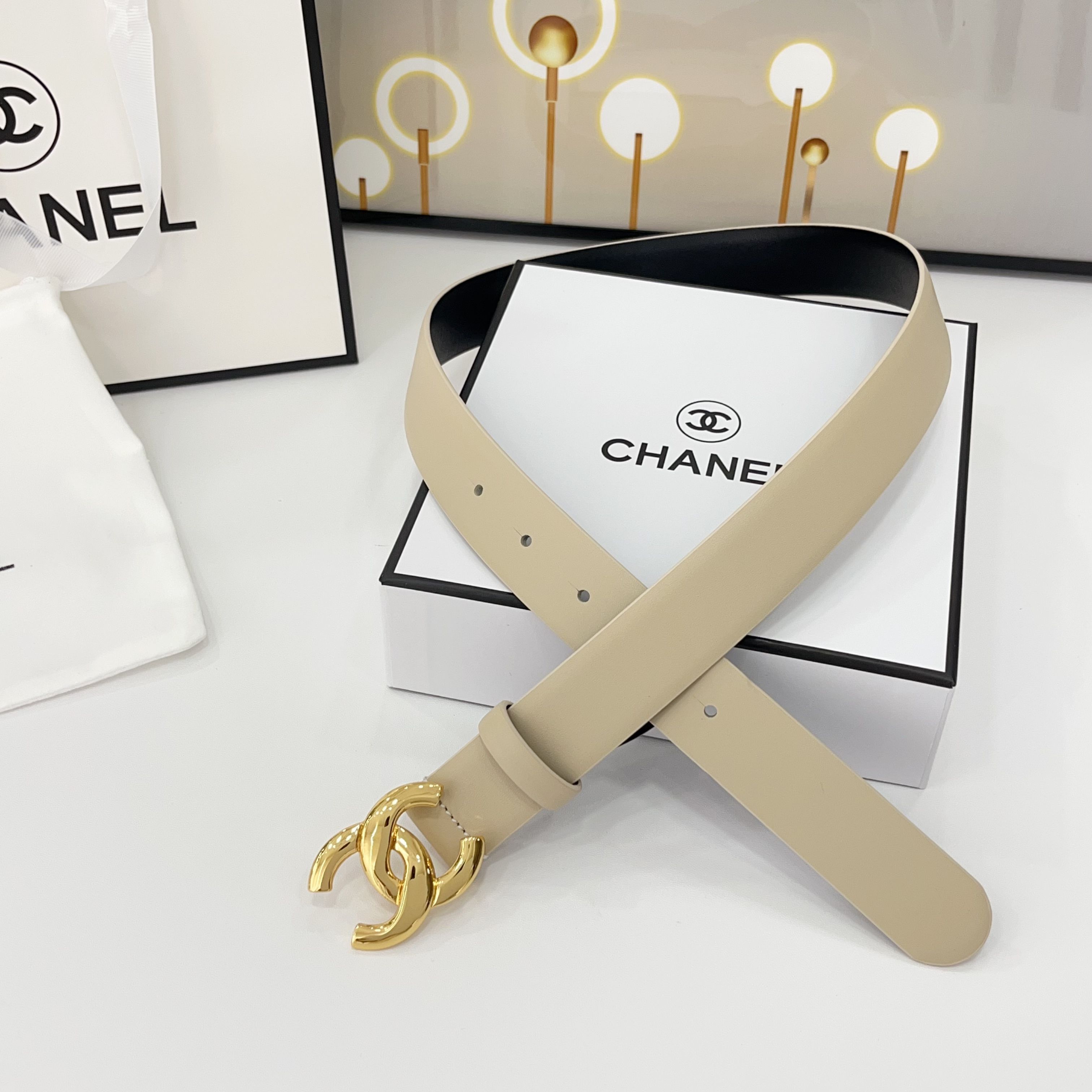  Chanel香奈儿
双面头层小牛皮 原厂皮料订制  质感柔软 做工精细 搭配铜扣 时尚百搭
精品宽度：