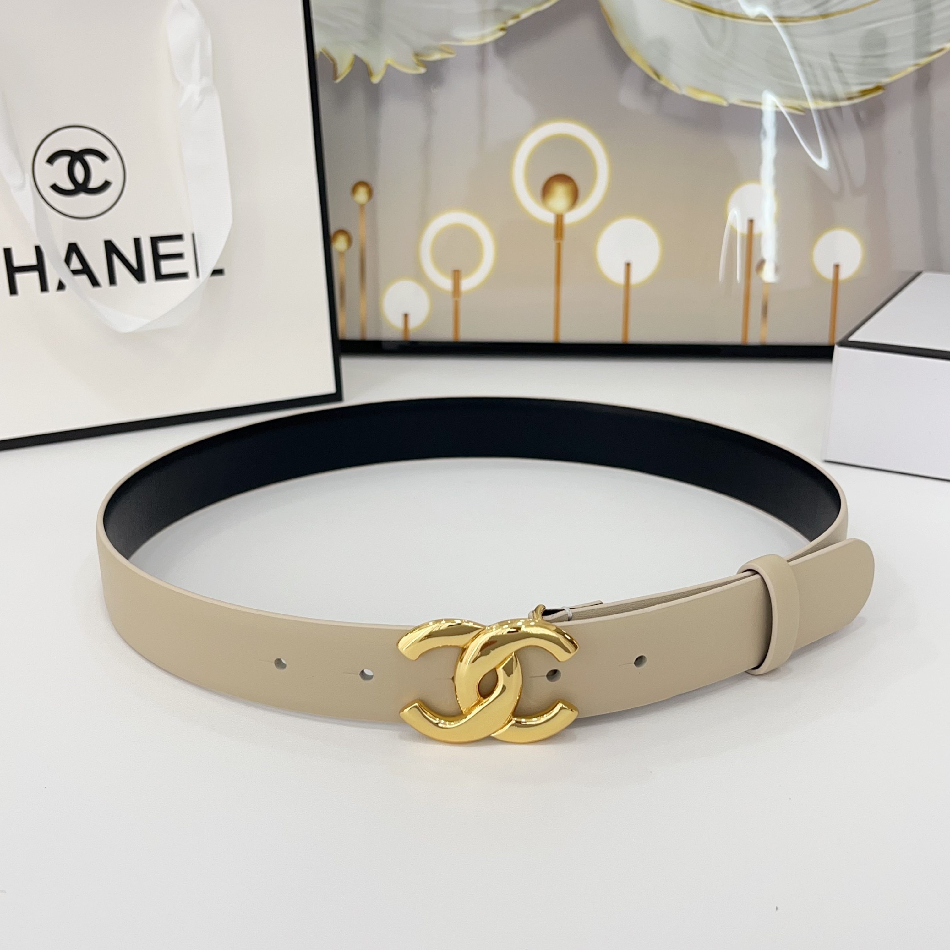  Chanel香奈儿
双面头层小牛皮 原厂皮料订制  质感柔软 做工精细 搭配铜扣 时尚百搭
精品宽度：