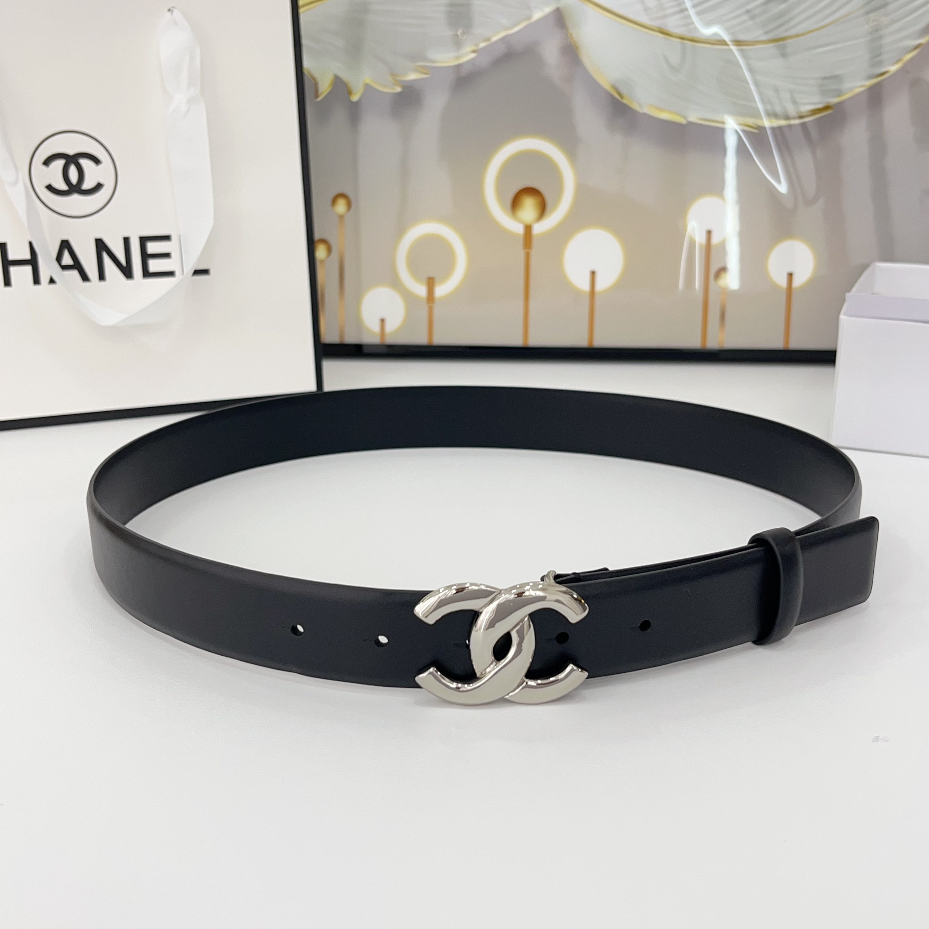 Chanel香奈儿
双面头层小牛皮 原厂皮料订制  质感柔软 做工精细 搭配铜扣 时尚百搭
精品宽度：