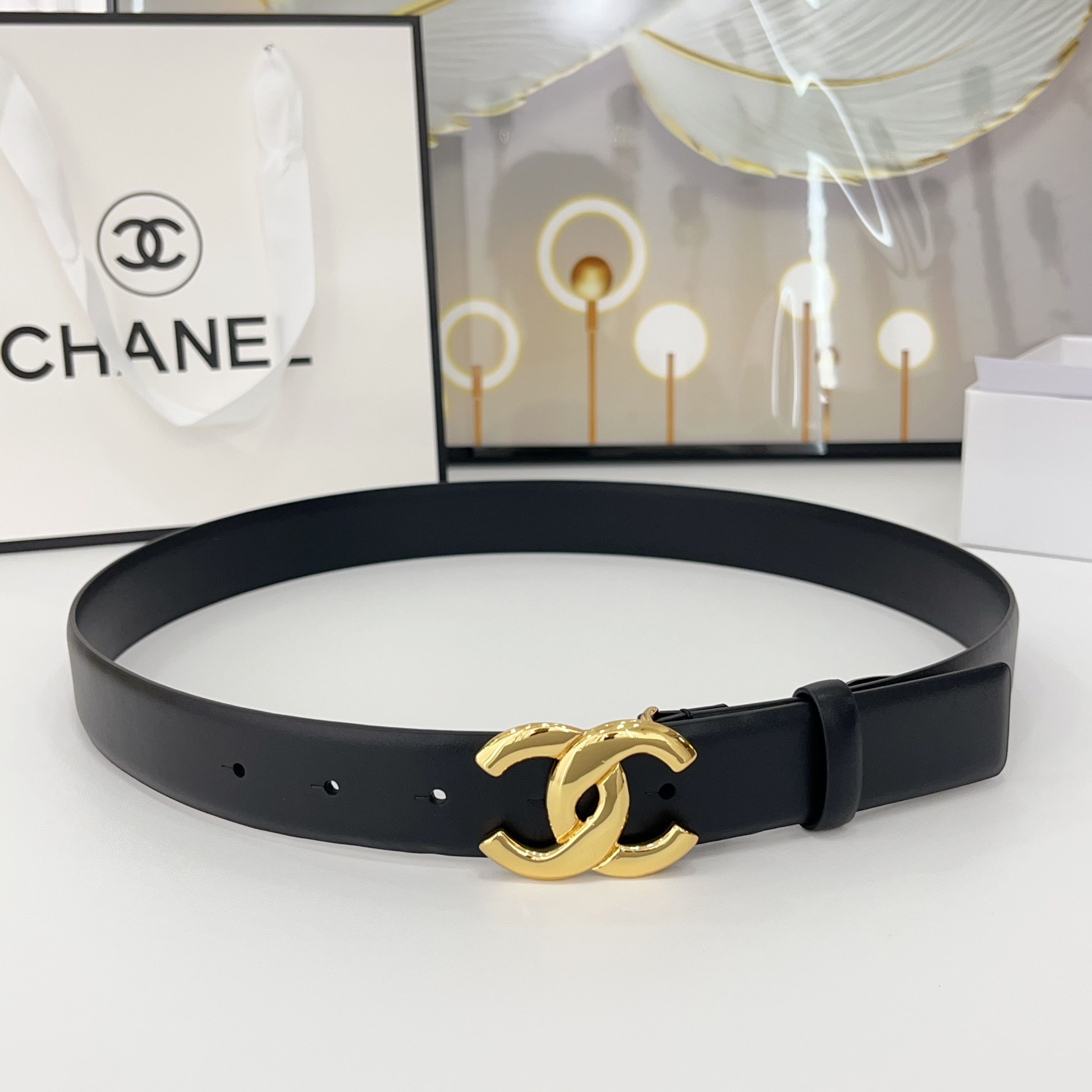  Chanel香奈儿
双面头层小牛皮 原厂皮料订制  质感柔软 做工精细 搭配铜扣 时尚百搭
精品宽度：