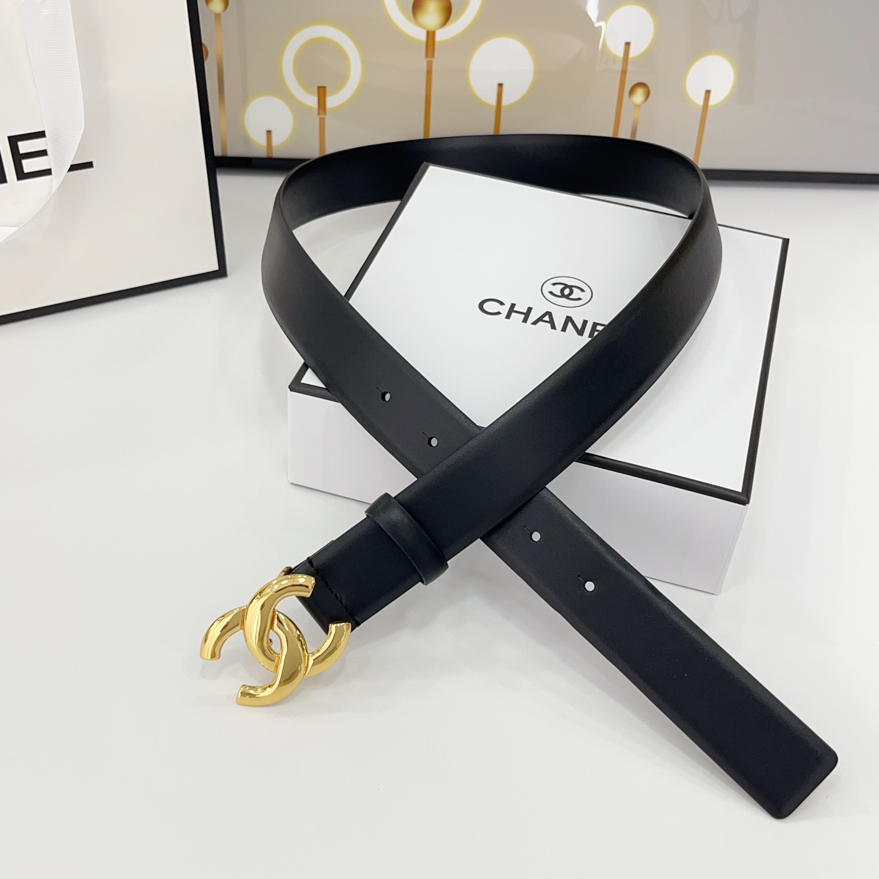  Chanel香奈儿
双面头层小牛皮 原厂皮料订制  质感柔软 做工精细 搭配铜扣 时尚百搭
精品宽度：