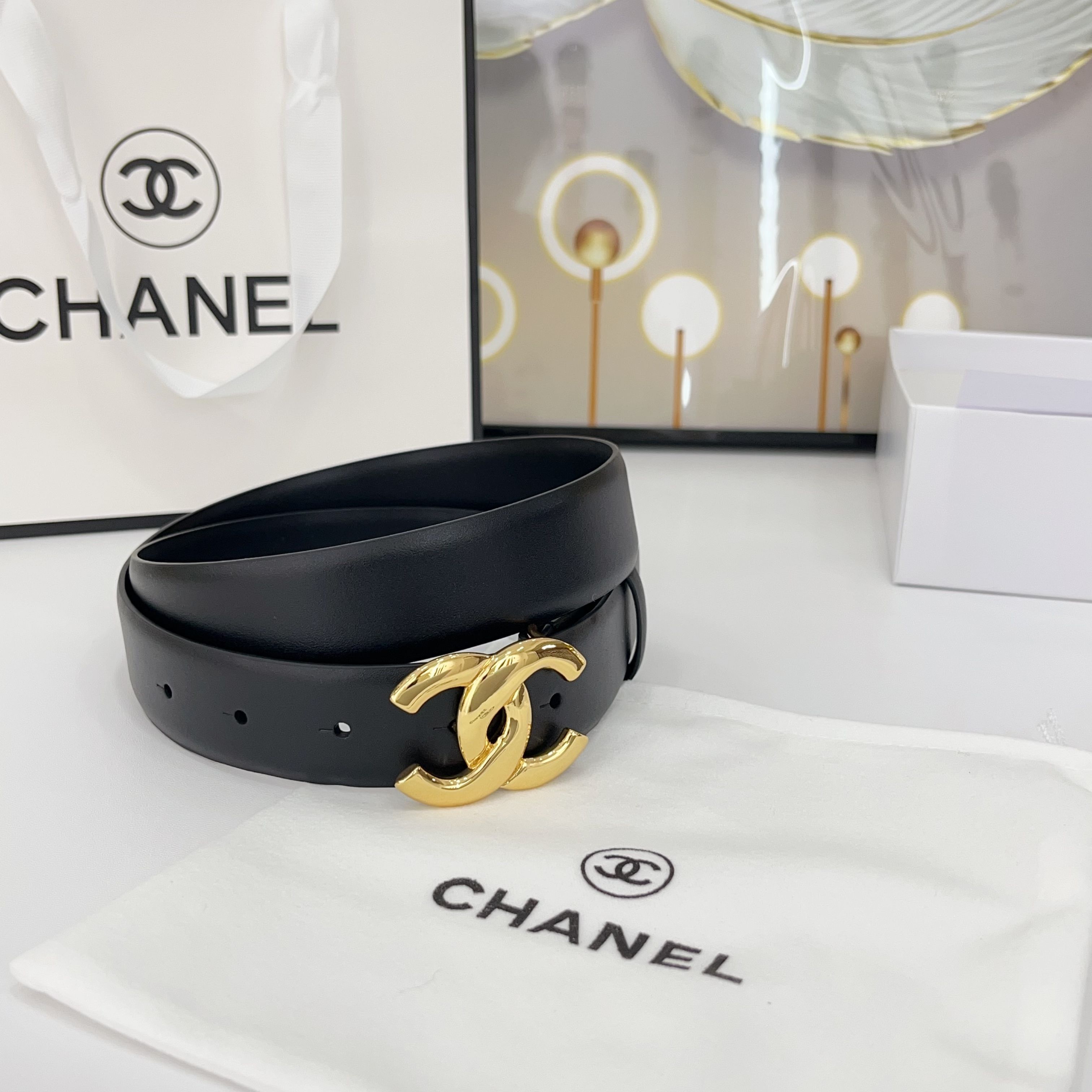  Chanel香奈儿
双面头层小牛皮 原厂皮料订制  质感柔软 做工精细 搭配铜扣 时尚百搭
精品宽度：