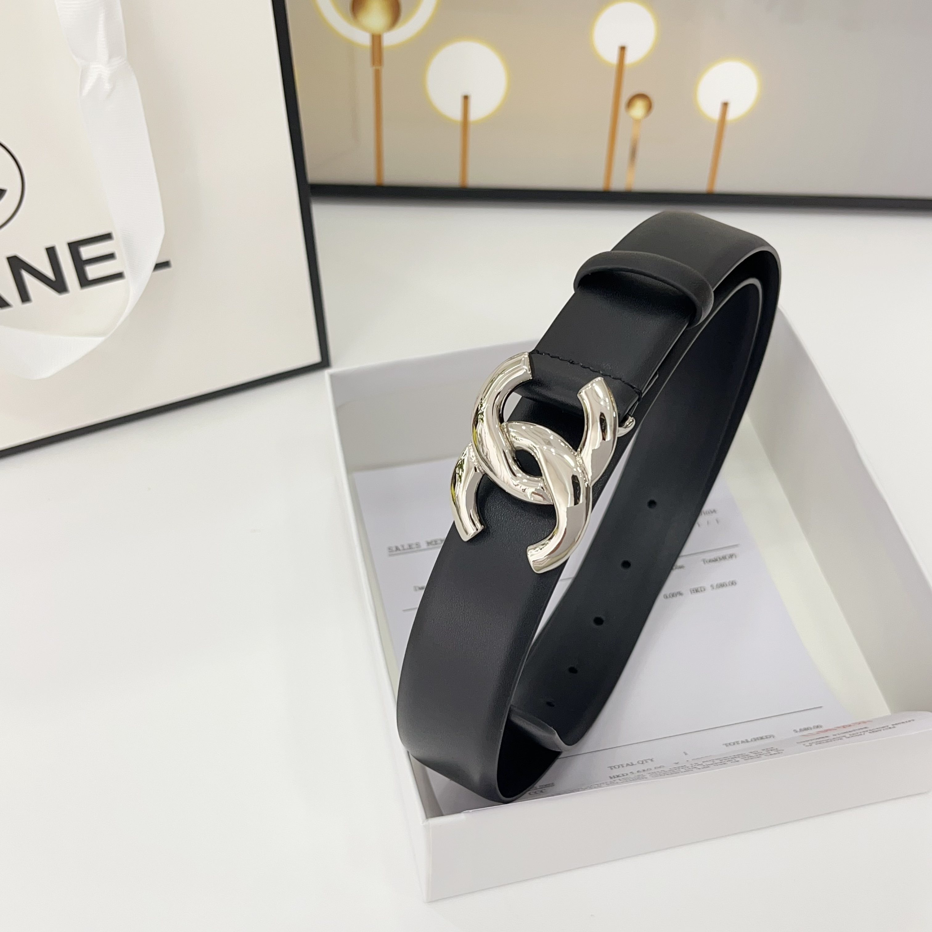 Chanel香奈儿
双面头层小牛皮 原厂皮料订制  质感柔软 做工精细 搭配铜扣 时尚百搭
精品宽度：