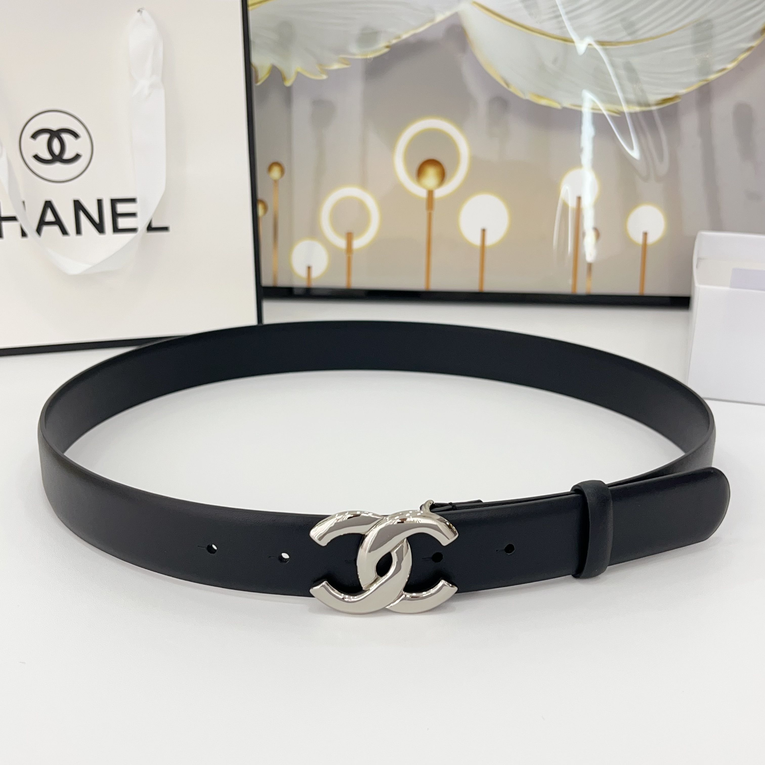  Chanel香奈儿
双面头层小牛皮 原厂皮料订制  质感柔软 做工精细 搭配铜扣 时尚百搭
精品宽度：