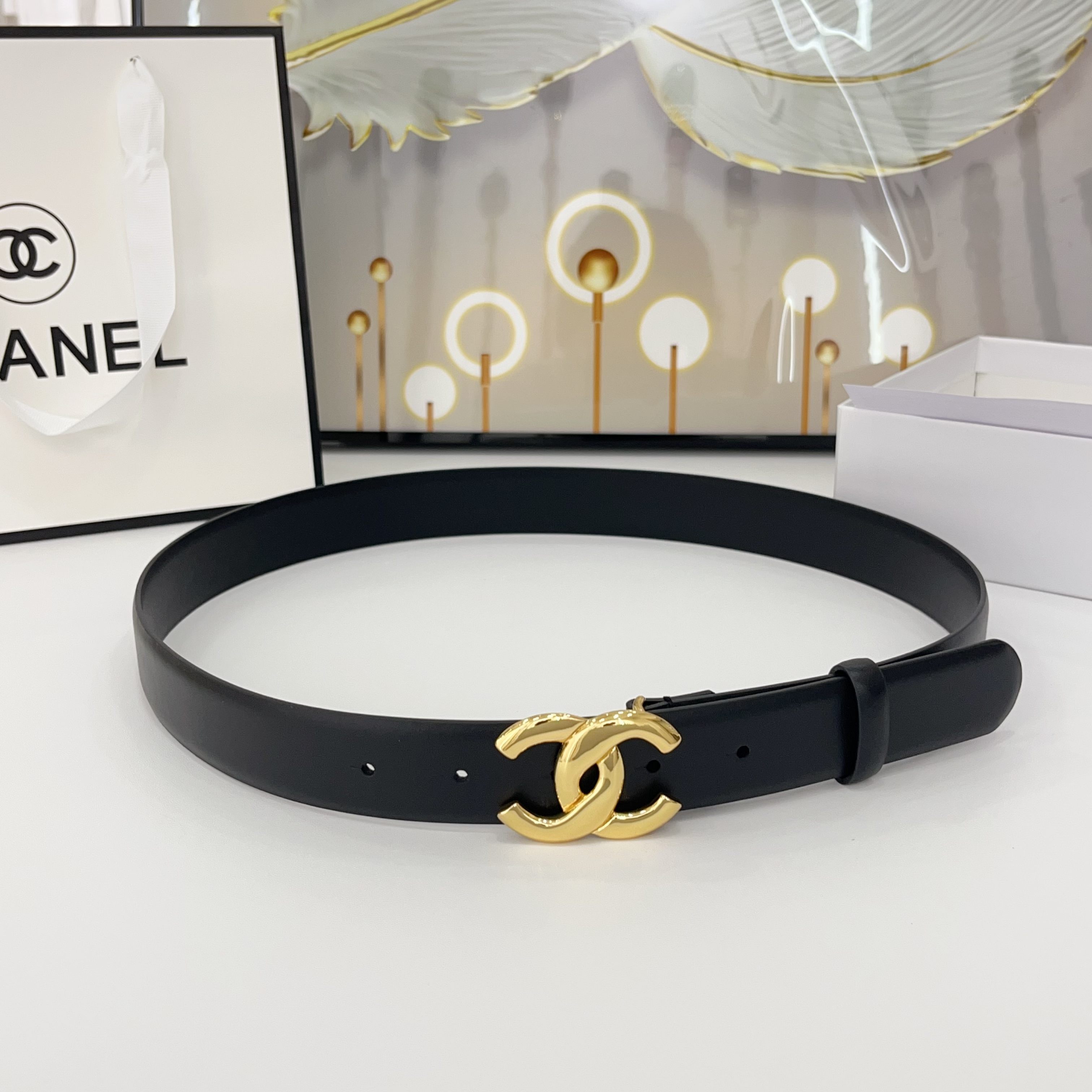  Chanel香奈儿
双面头层小牛皮 原厂皮料订制  质感柔软 做工精细 搭配铜扣 时尚百搭
精品宽度：