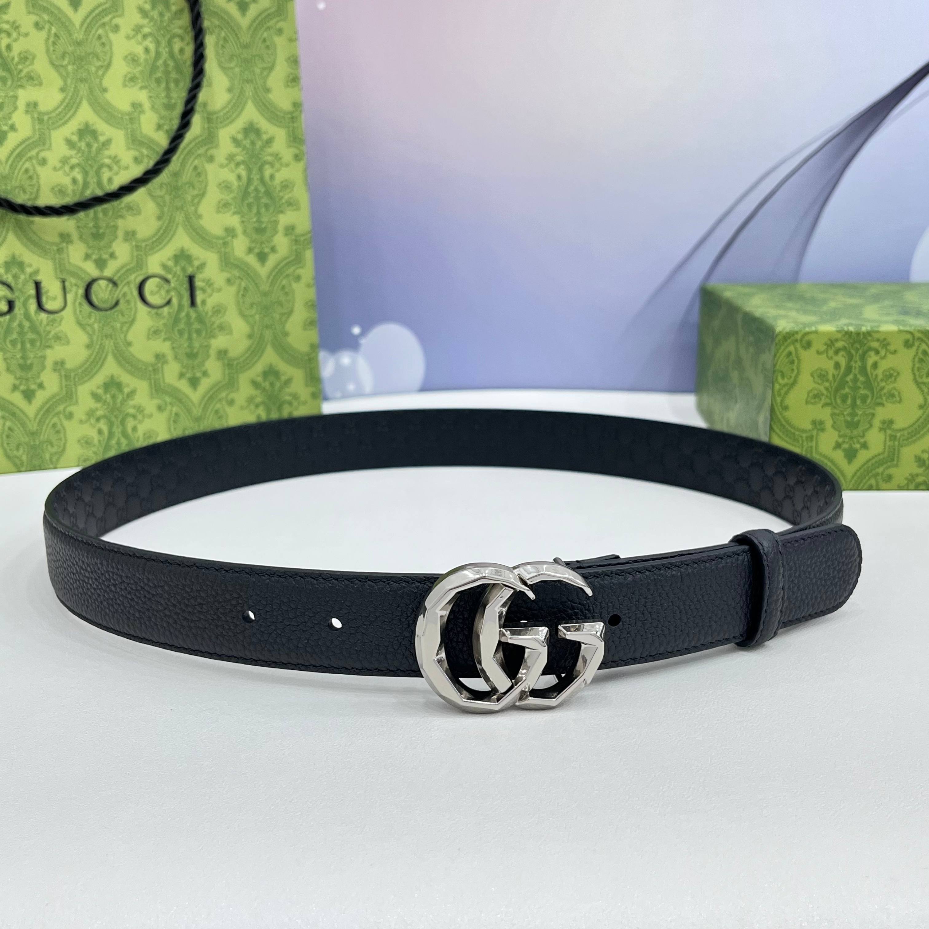 Gucci 3.0新款菱形铜扣，搭配荔枝纹面，压小花底，时尚百搭，商务休闲！