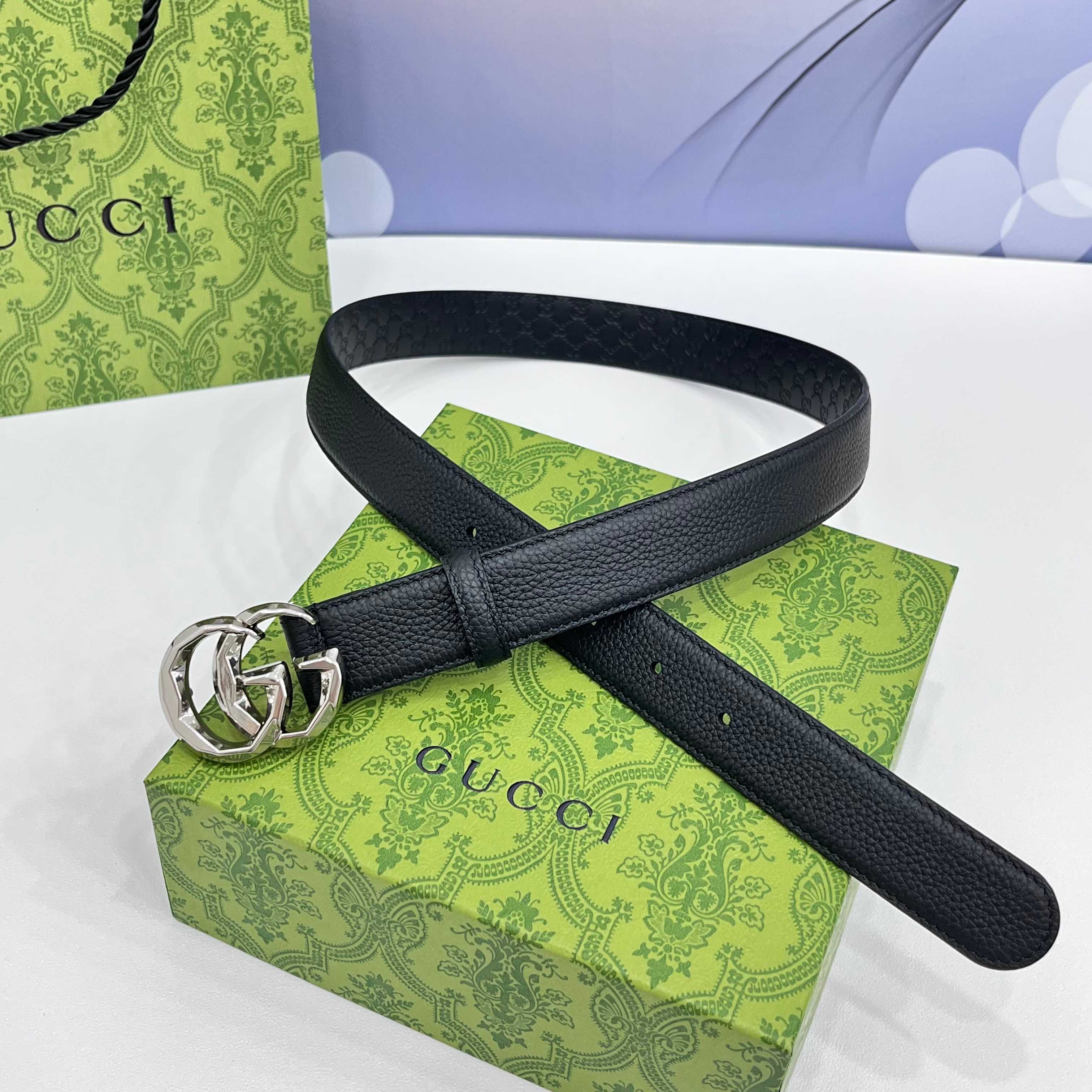 Gucci 3.0新款菱形铜扣，搭配荔枝纹面，压小花底，时尚百搭，商务休闲！