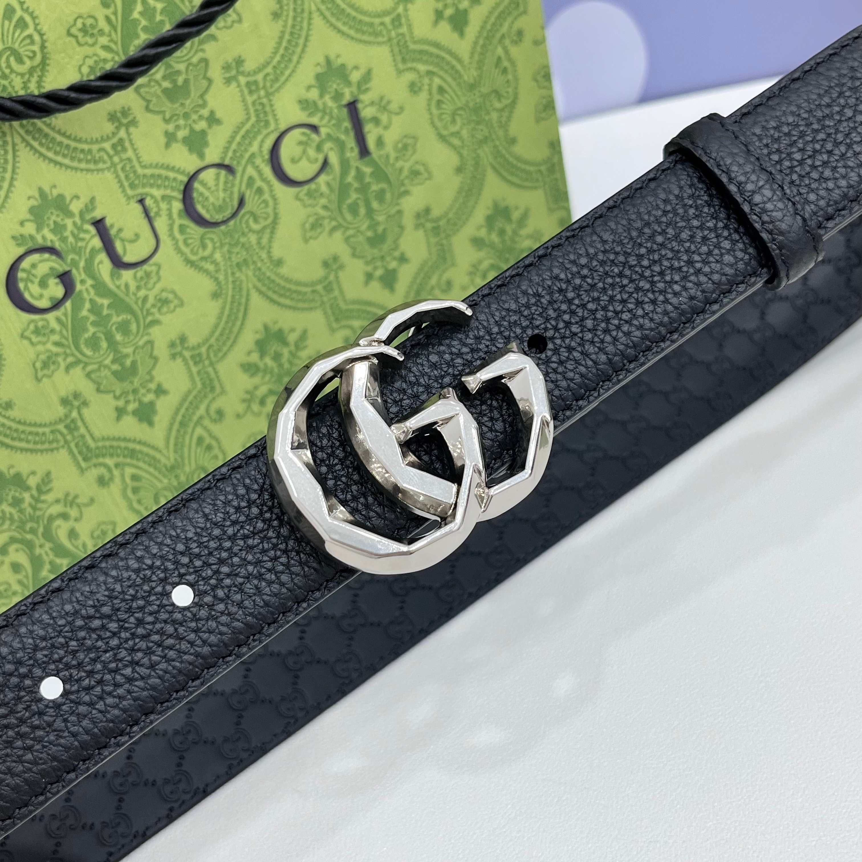 Gucci 3.0新款菱形铜扣，搭配荔枝纹面，压小花底，时尚百搭，商务休闲！