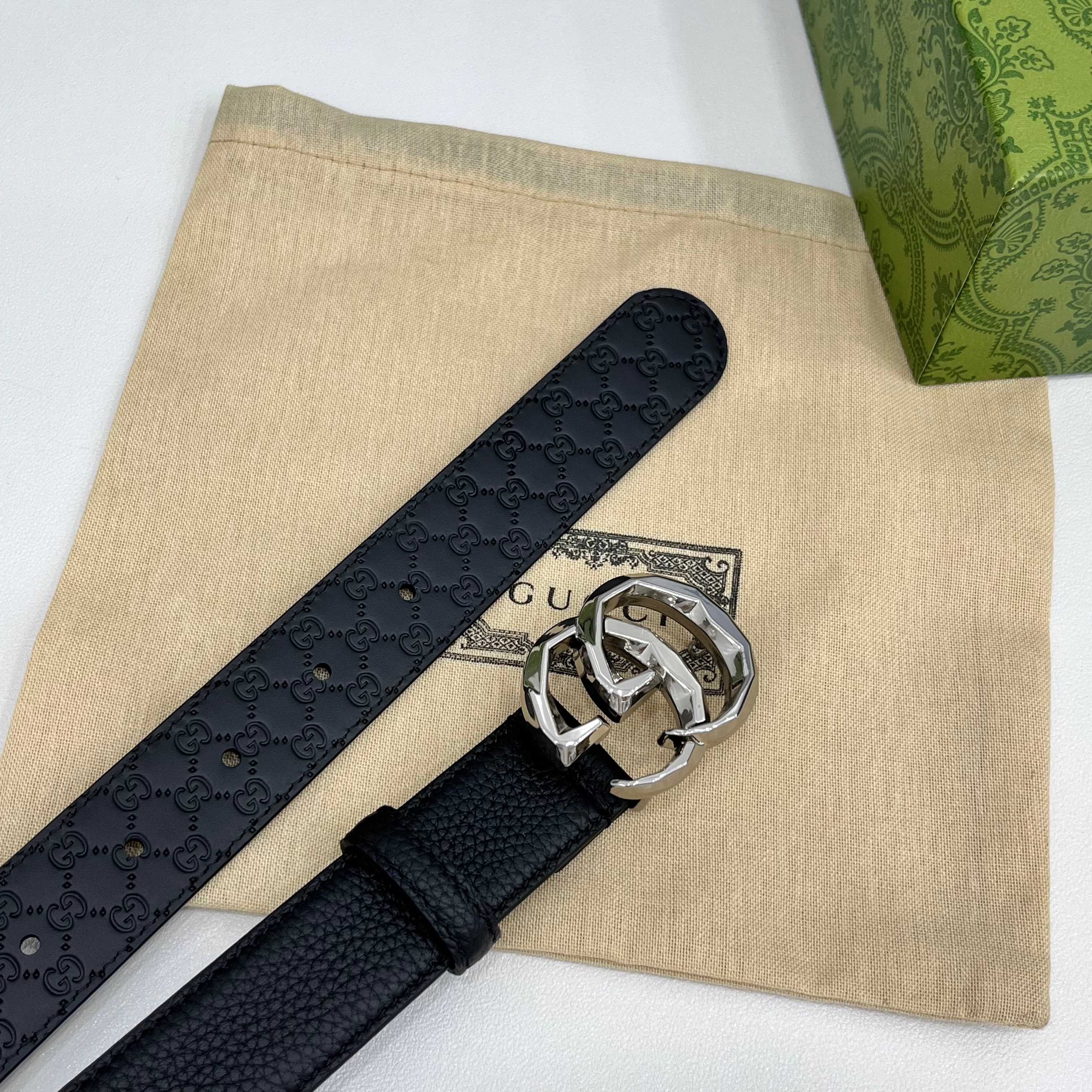 Gucci 3.0新款菱形铜扣，搭配荔枝纹面，压小花底，时尚百搭，商务休闲！