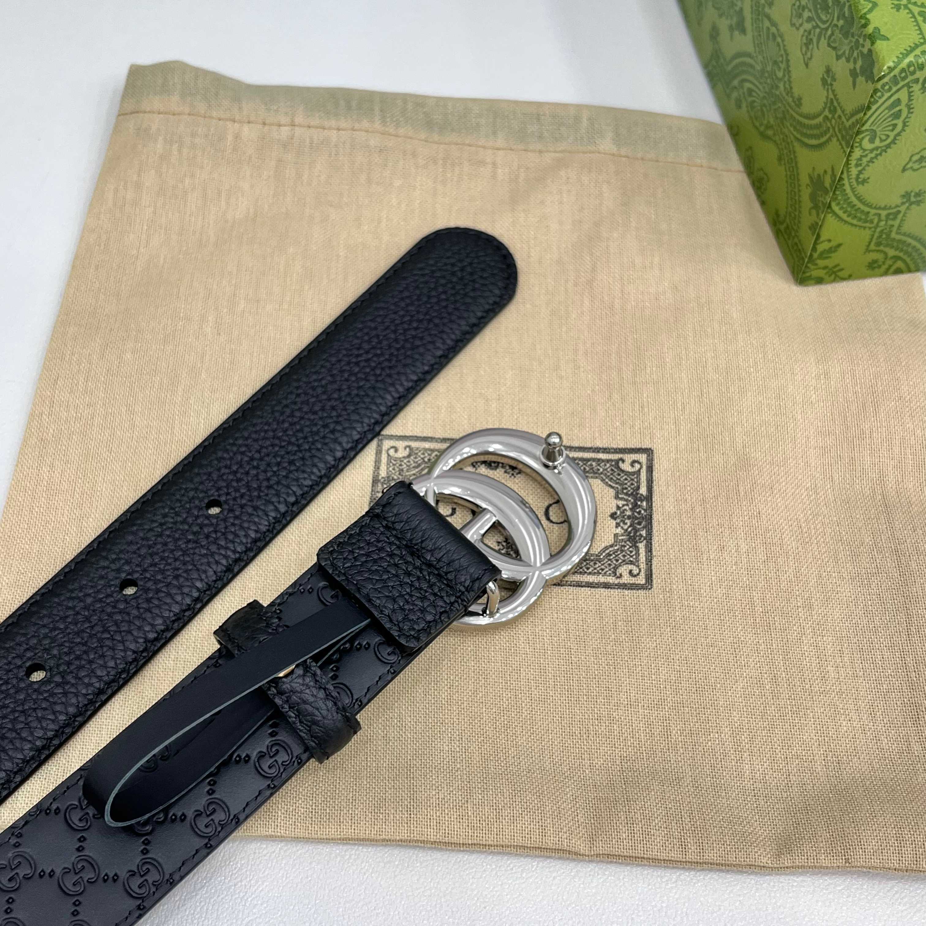 Gucci 3.0新款菱形铜扣，搭配荔枝纹面，压小花底，时尚百搭，商务休闲！