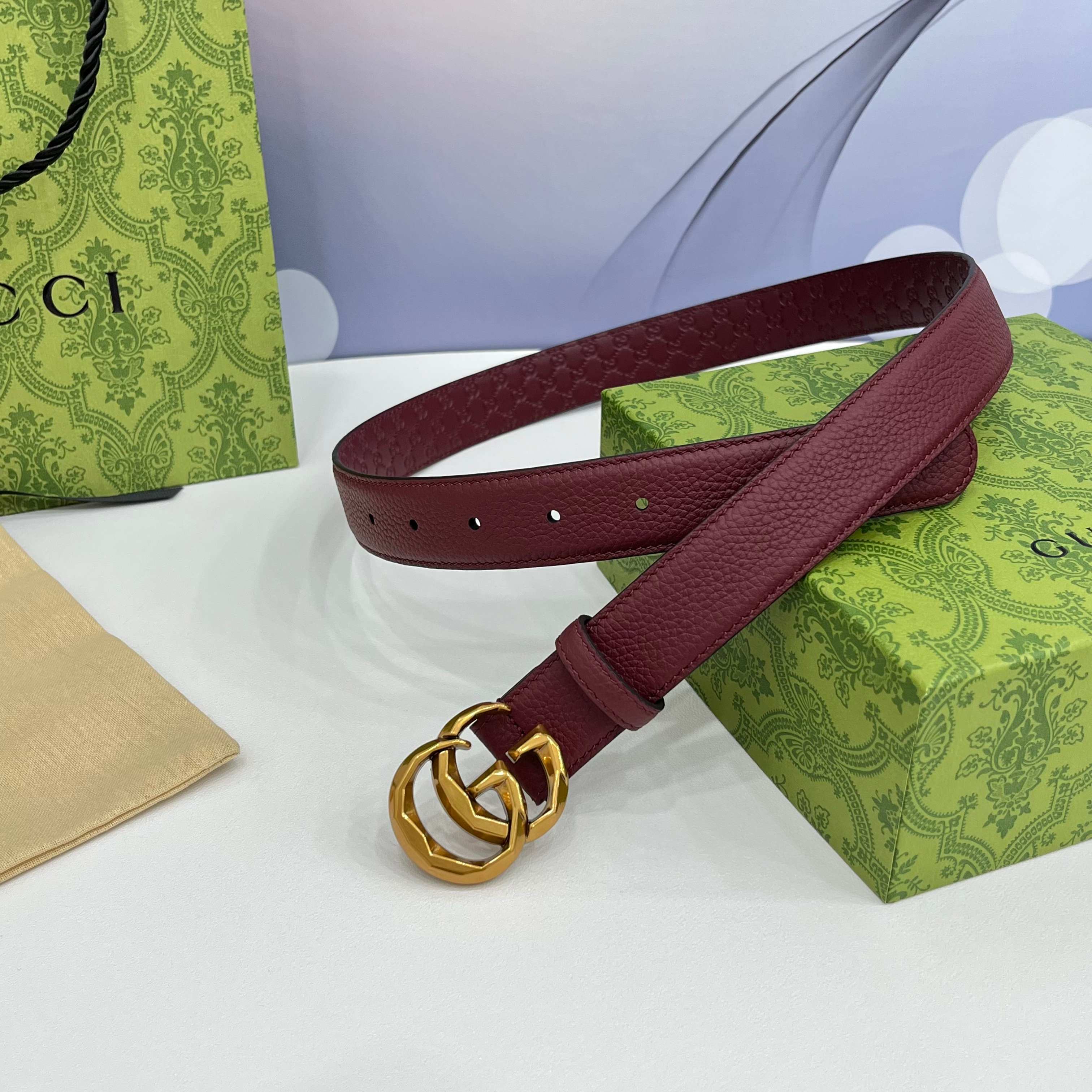 Gucci 3.0新款菱形铜扣，搭配荔枝纹面，压小花底，时尚百搭，商务休闲！