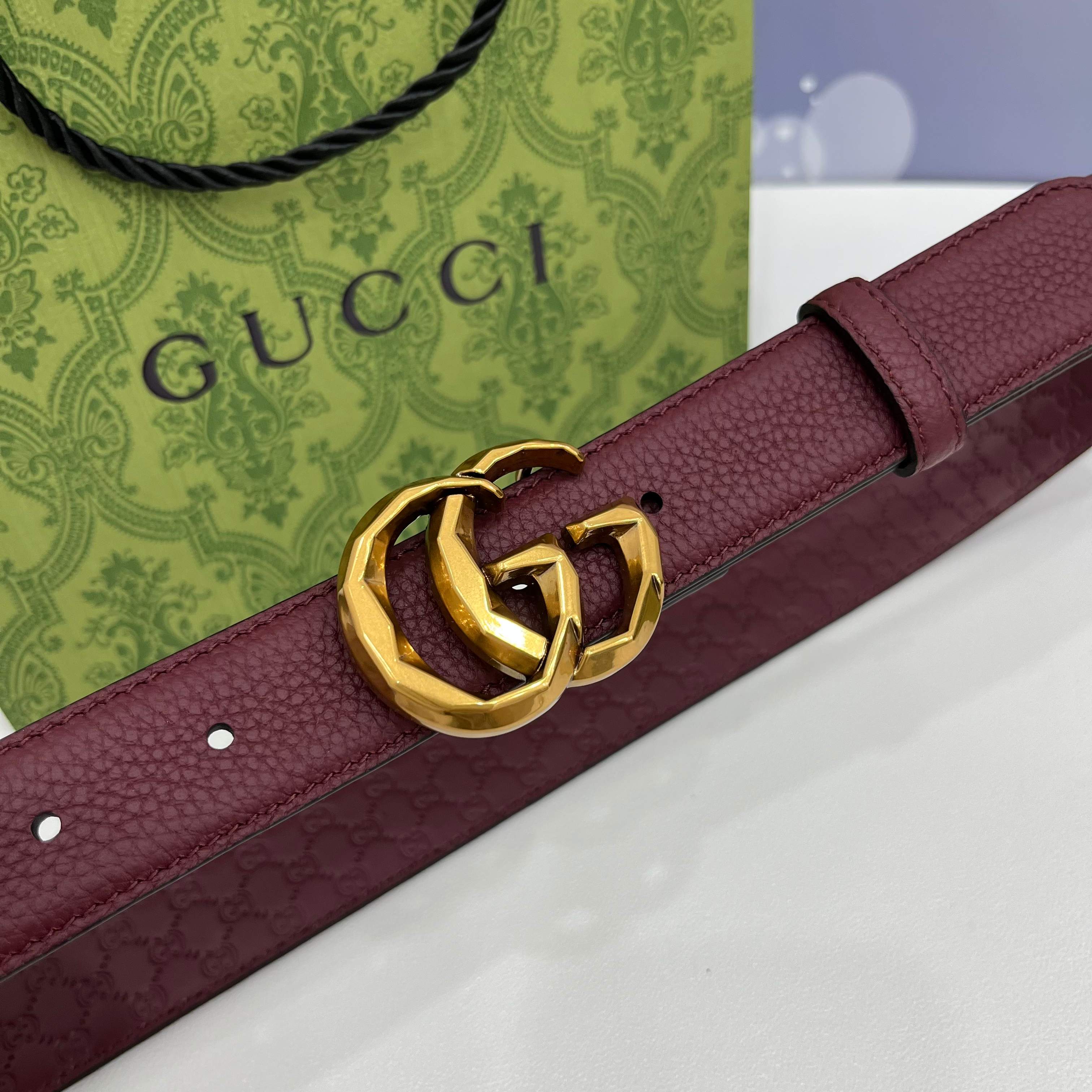 Gucci 3.0新款菱形铜扣，搭配荔枝纹面，压小花底，时尚百搭，商务休闲！