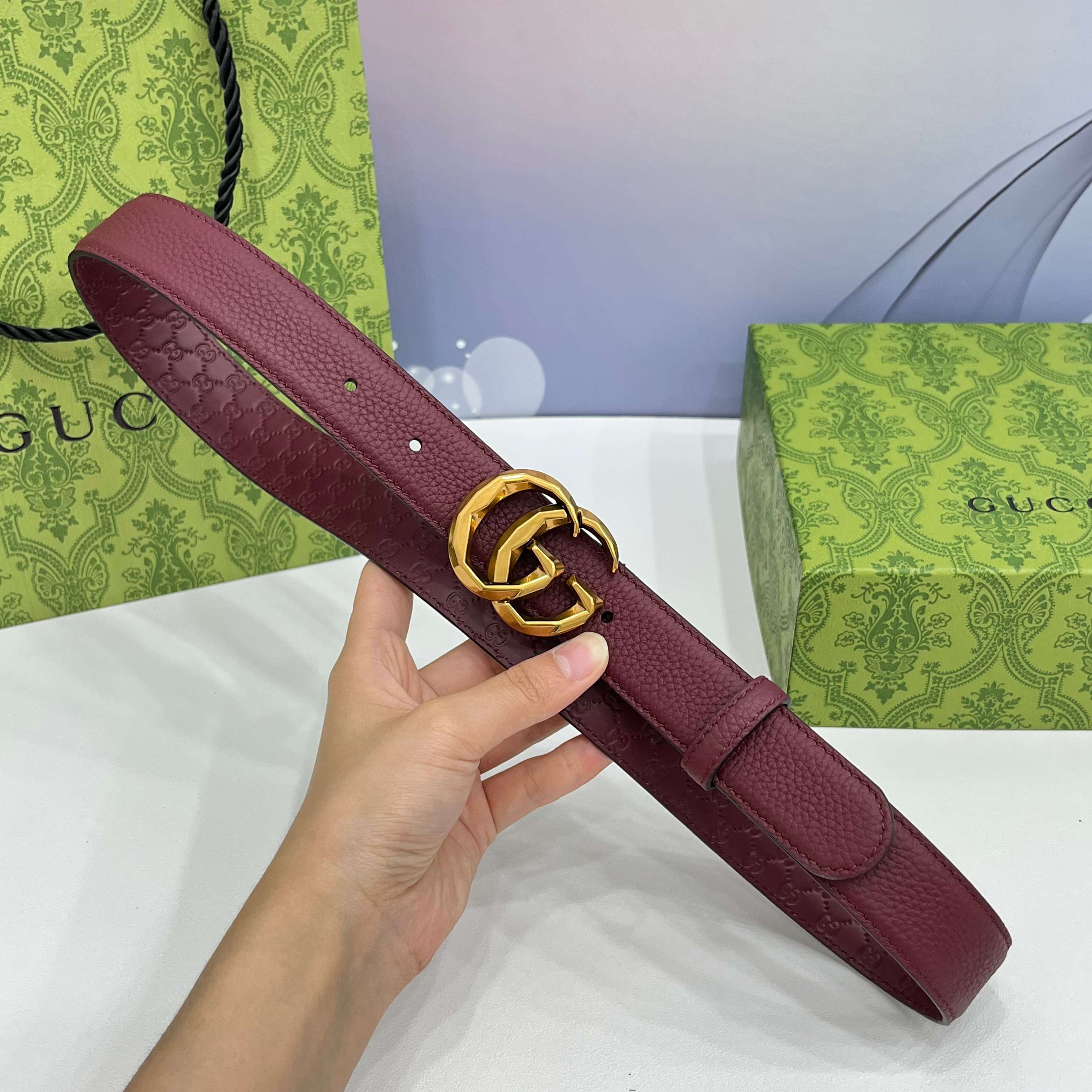 Gucci 3.0新款菱形铜扣，搭配荔枝纹面，压小花底，时尚百搭，商务休闲！