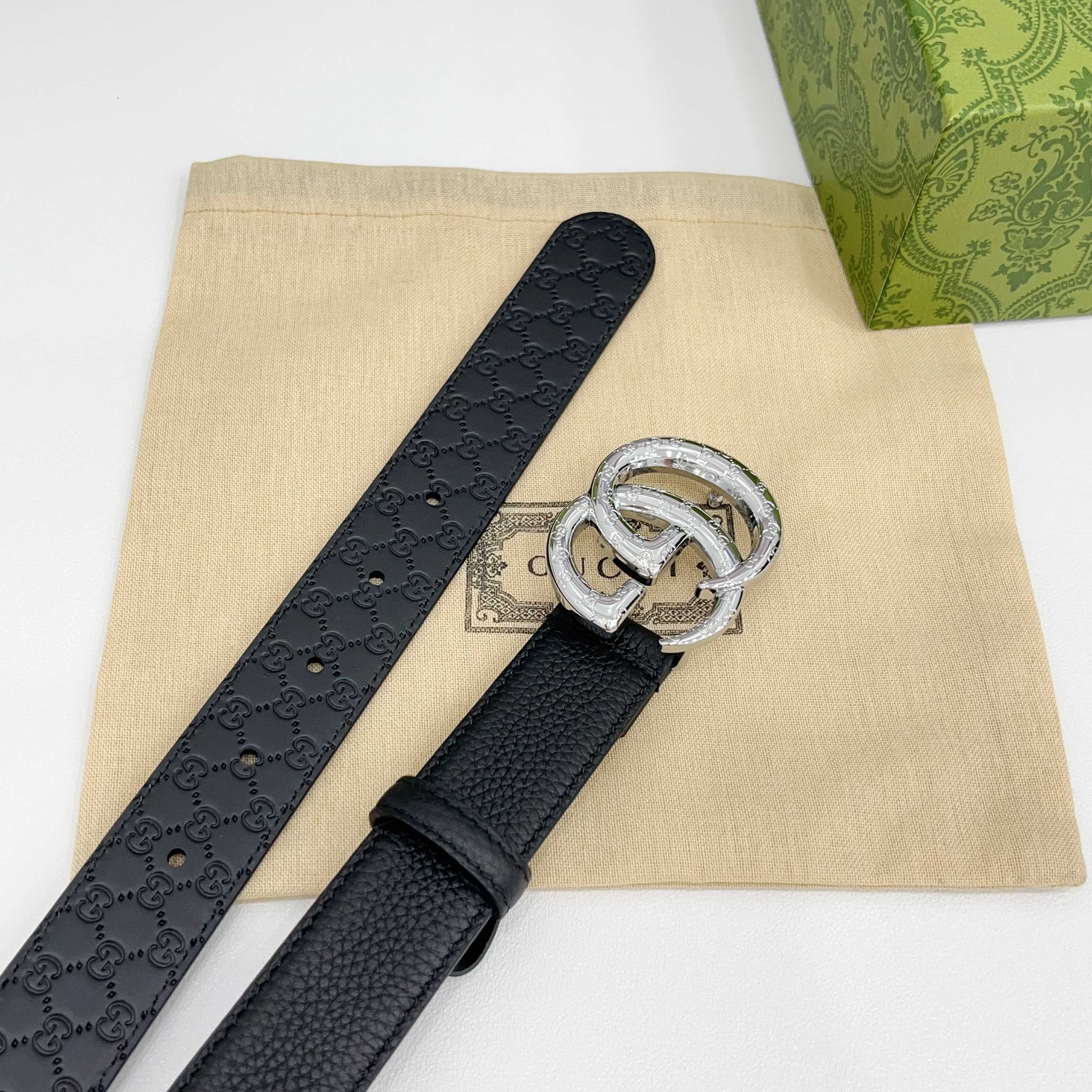 Gucci 3.0新款cc压花铜扣，搭配荔枝纹面，压小花底，时尚百搭，商务休闲！