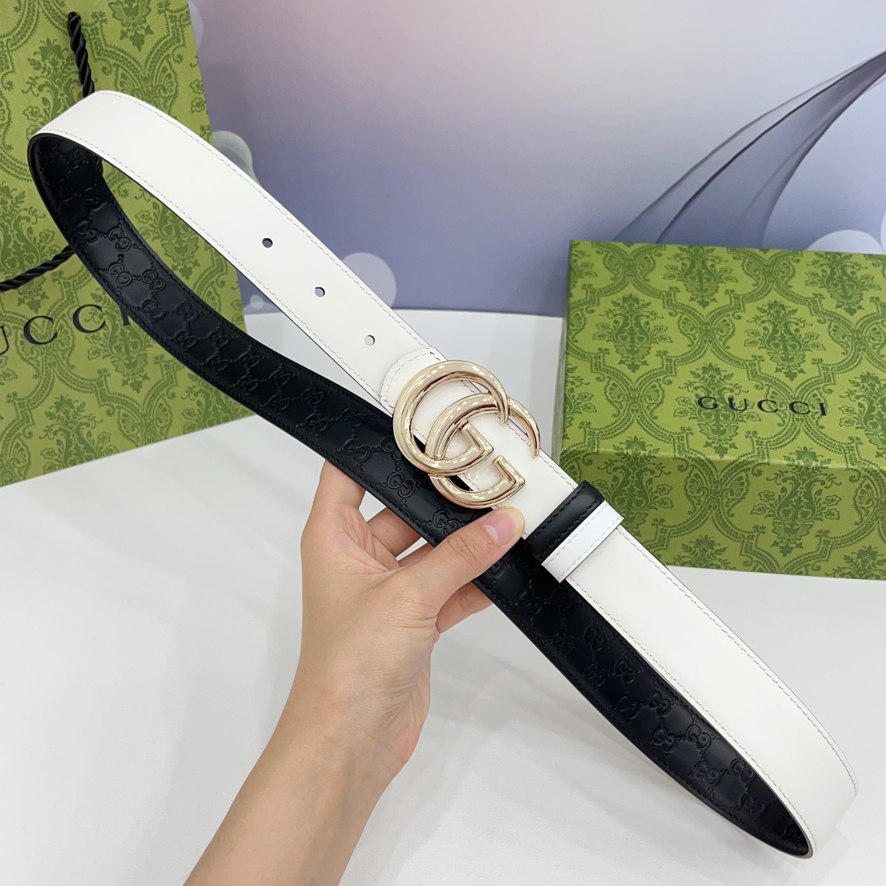 Gucci 3.0cm头层牛皮腰带搭配压花底，经典双C挂扣，时尚百搭！