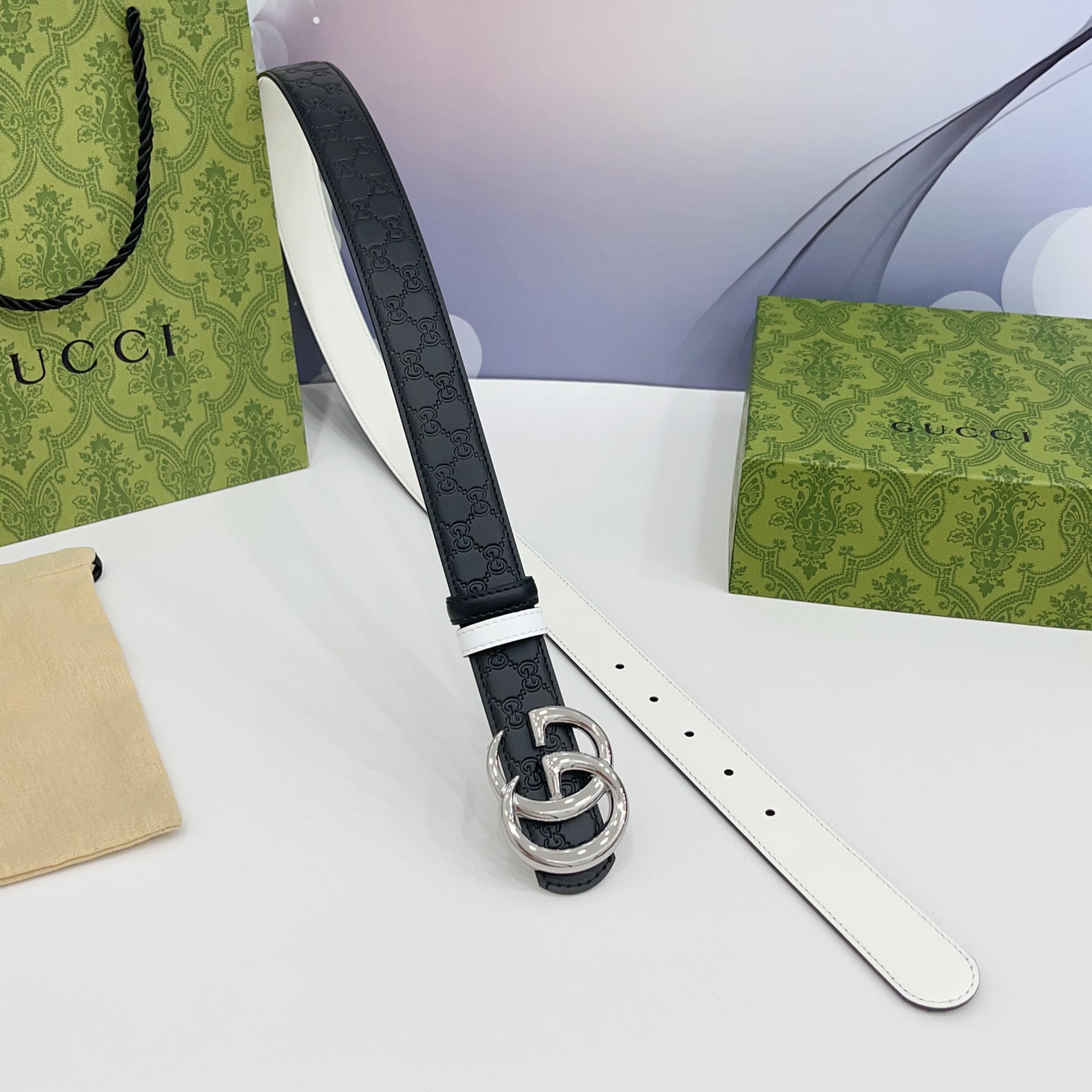 Gucci 3.0cm头层牛皮腰带搭配压花底，经典双C挂扣，时尚百搭！