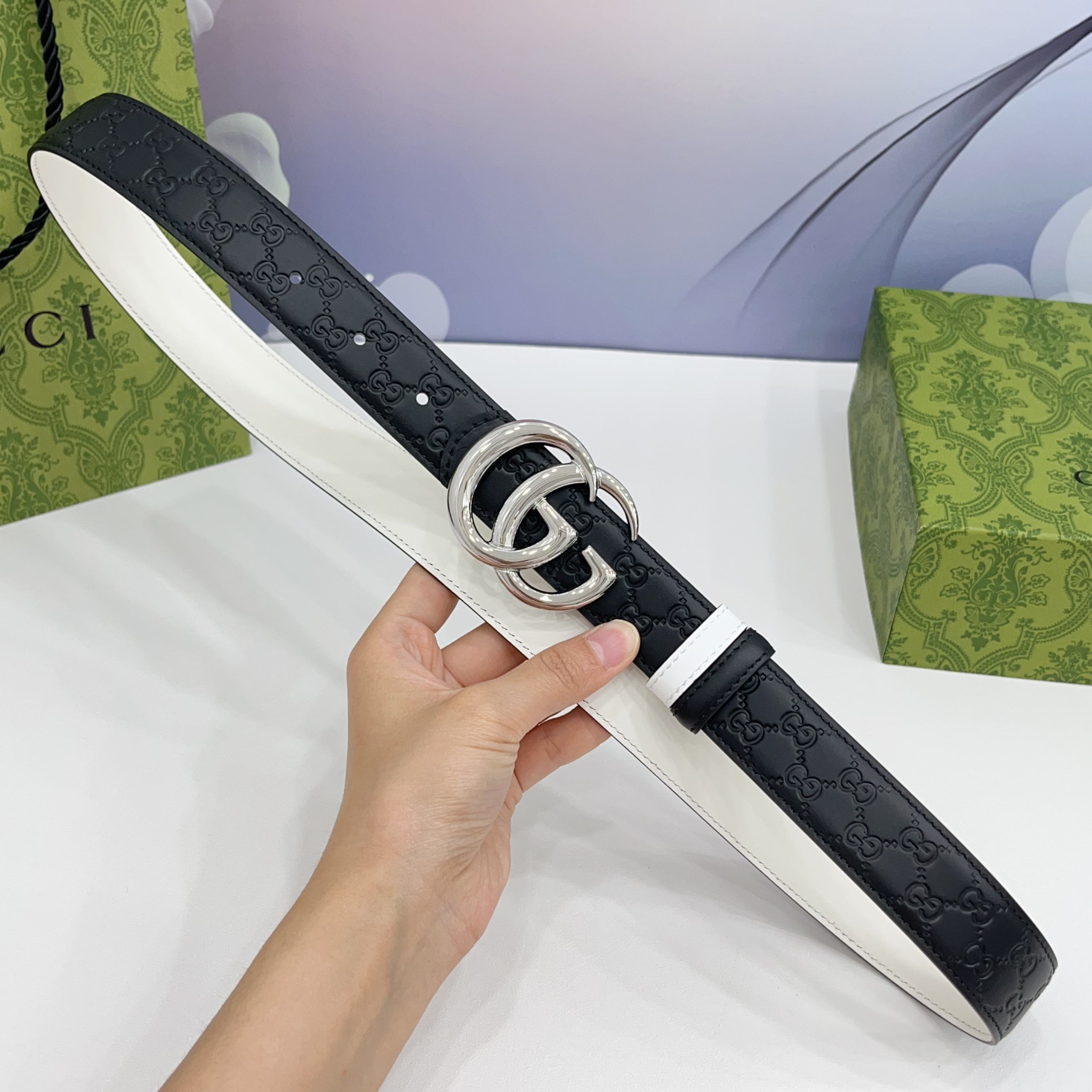Gucci 3.0cm头层牛皮腰带搭配压花底，经典双C挂扣，时尚百搭！
