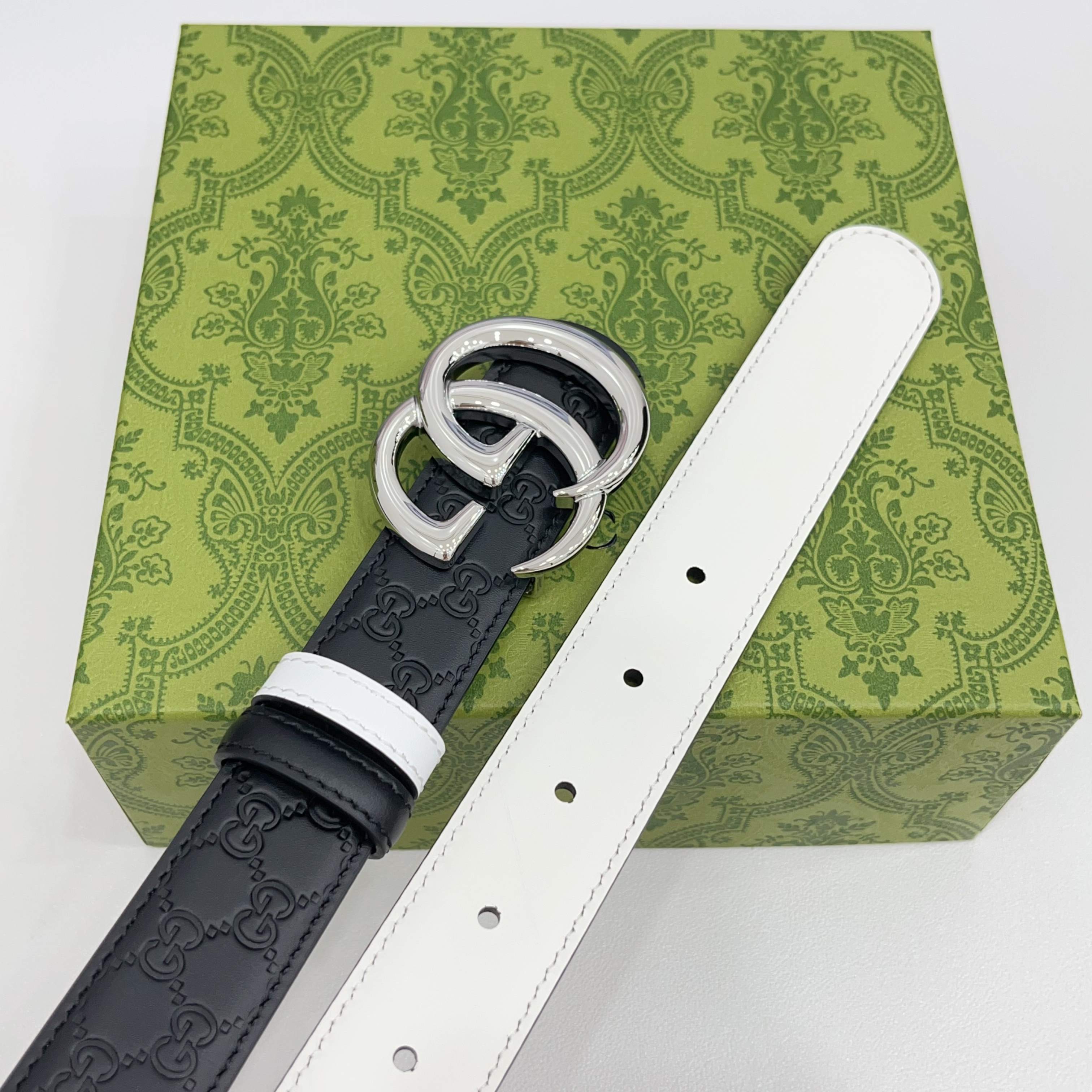 Gucci 3.0cm头层牛皮腰带搭配压花底，经典双C挂扣，时尚百搭！