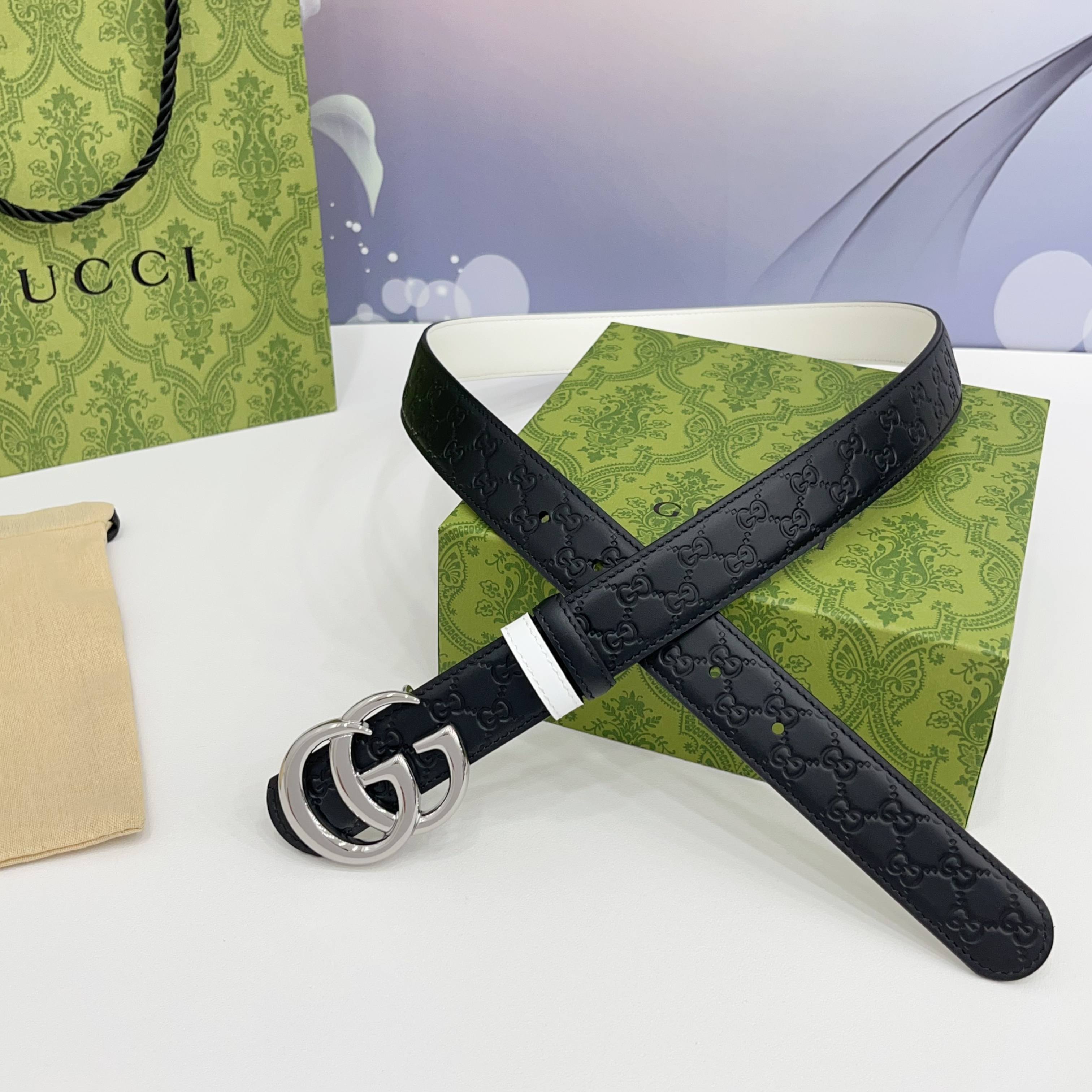 Gucci 3.0cm头层牛皮腰带搭配压花底，经典双C挂扣，时尚百搭！