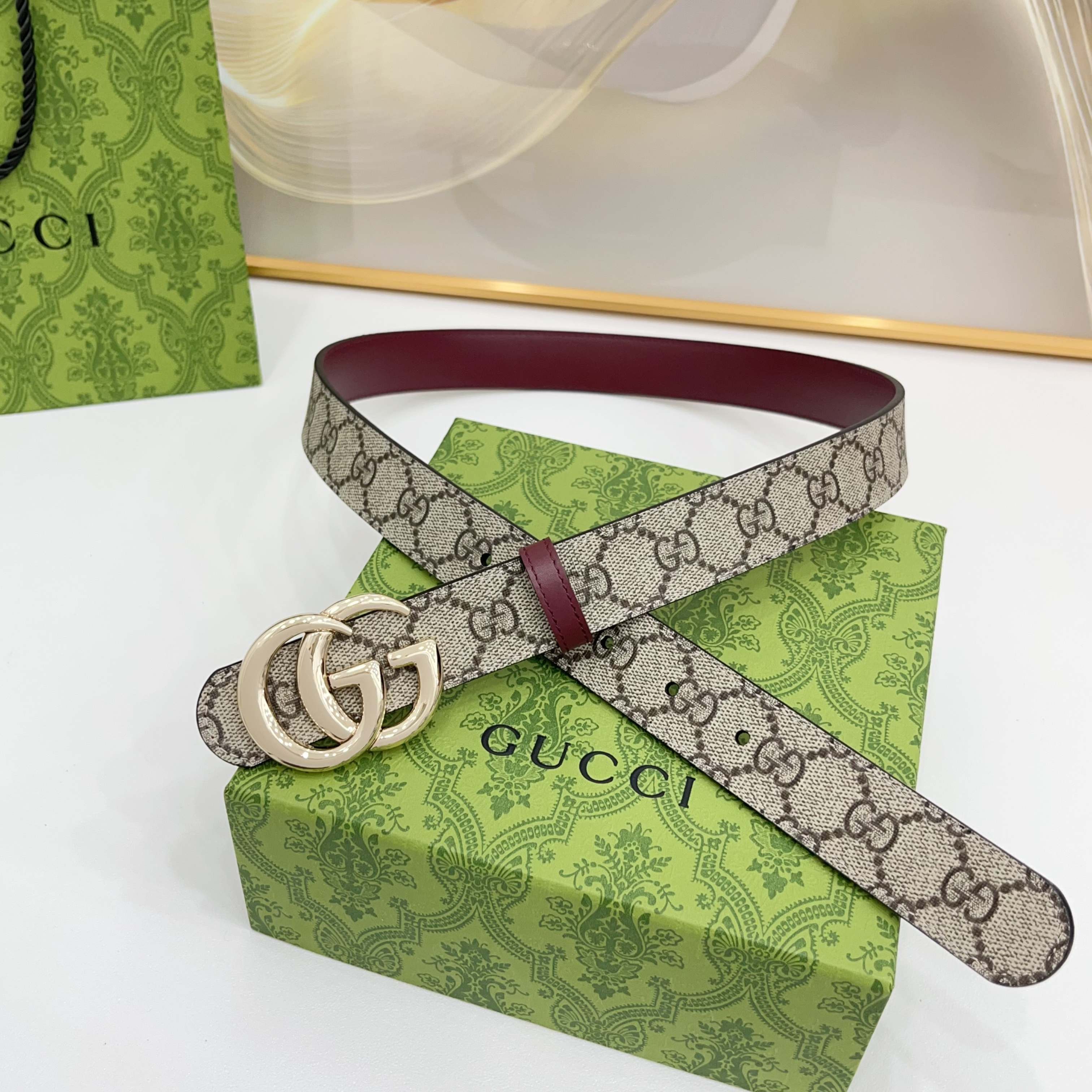 Gucci 3.0cm经典防水布料搭配头层牛皮底，经典双C挂扣，时尚百搭！