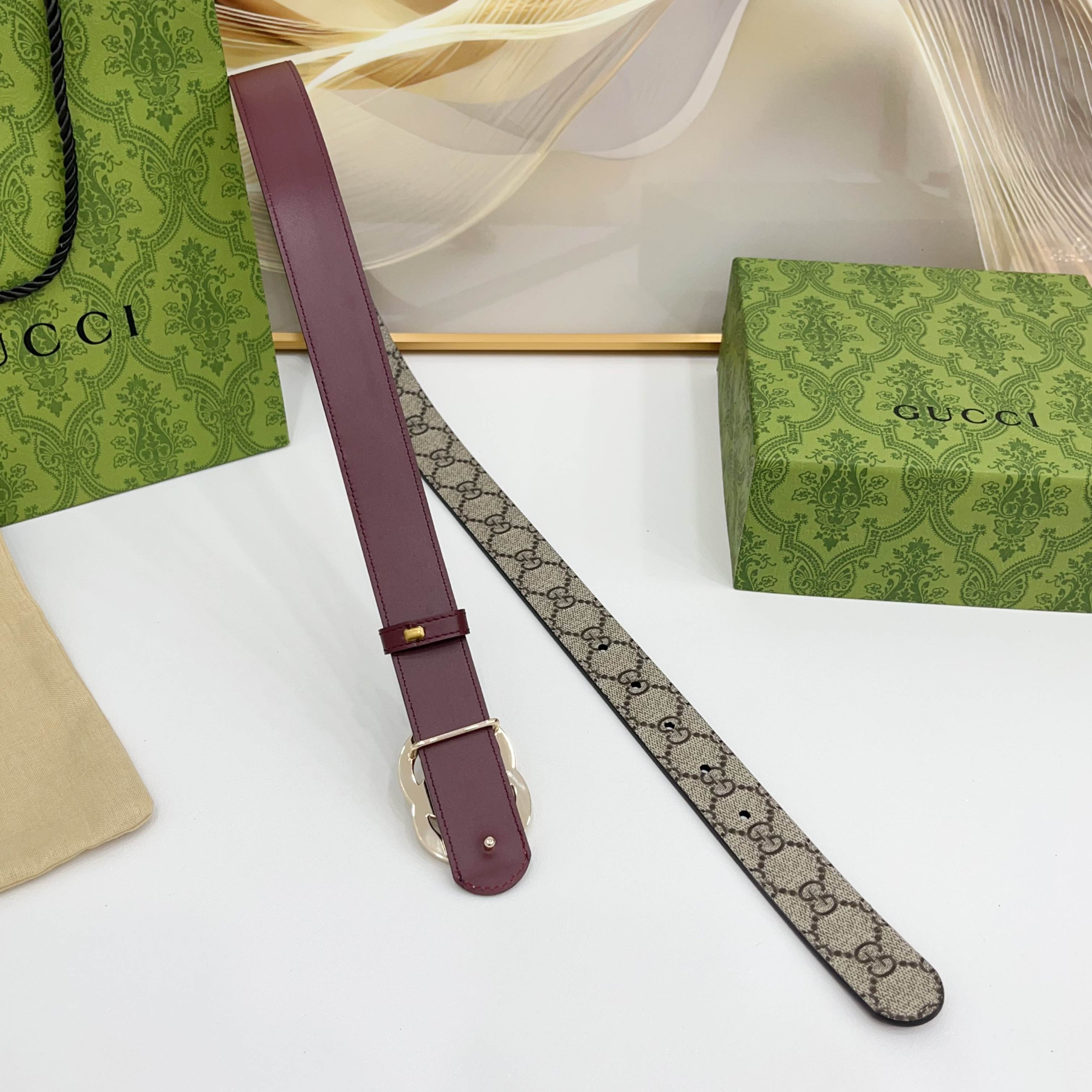 Gucci 3.0cm经典防水布料搭配头层牛皮底，经典双C挂扣，时尚百搭！