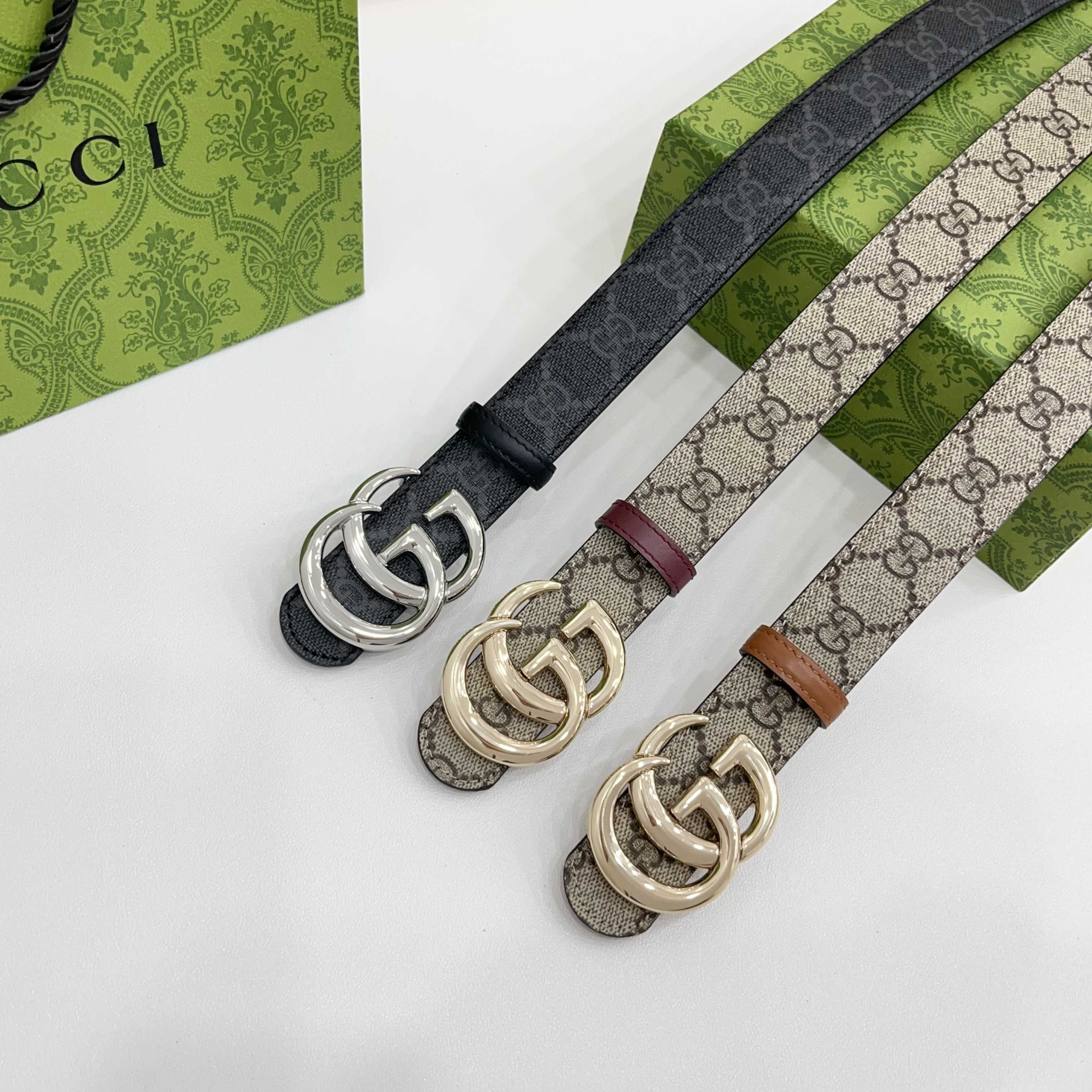 Gucci 3.0cm经典防水布料搭配头层牛皮底，经典双C挂扣，时尚百搭！