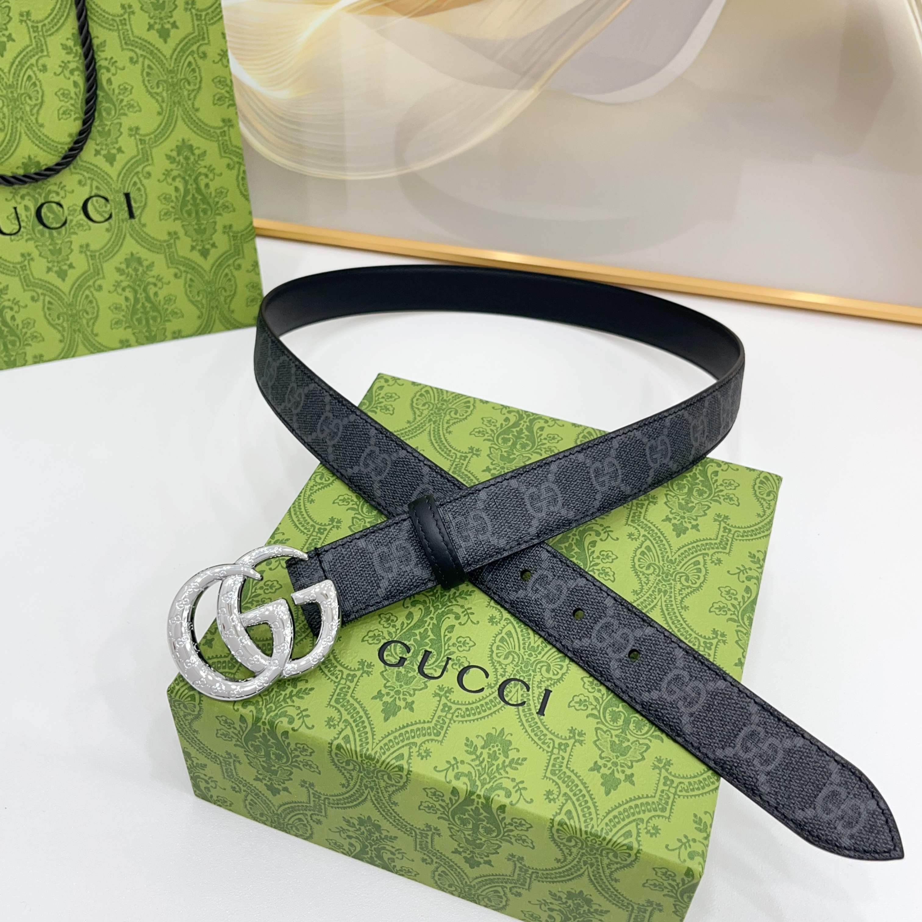 Gucci 3.0新款cc压花铜扣，经典防水布料配头层牛皮底，时尚百搭，商务休闲！