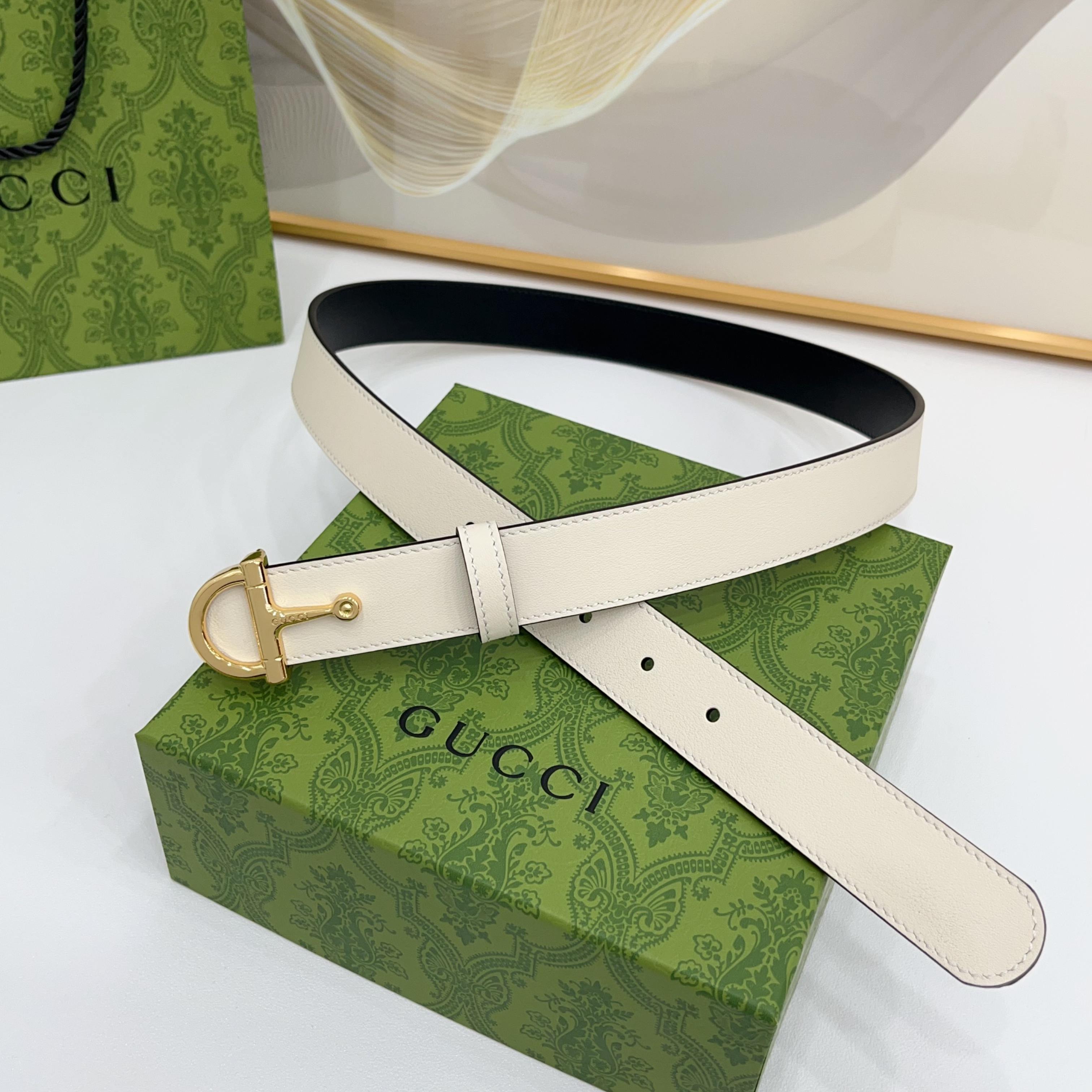 Gucci 3.0cm腰带甄选光滑皮革，饰有标志性搭扣，双面头层牛皮，时尚百搭！