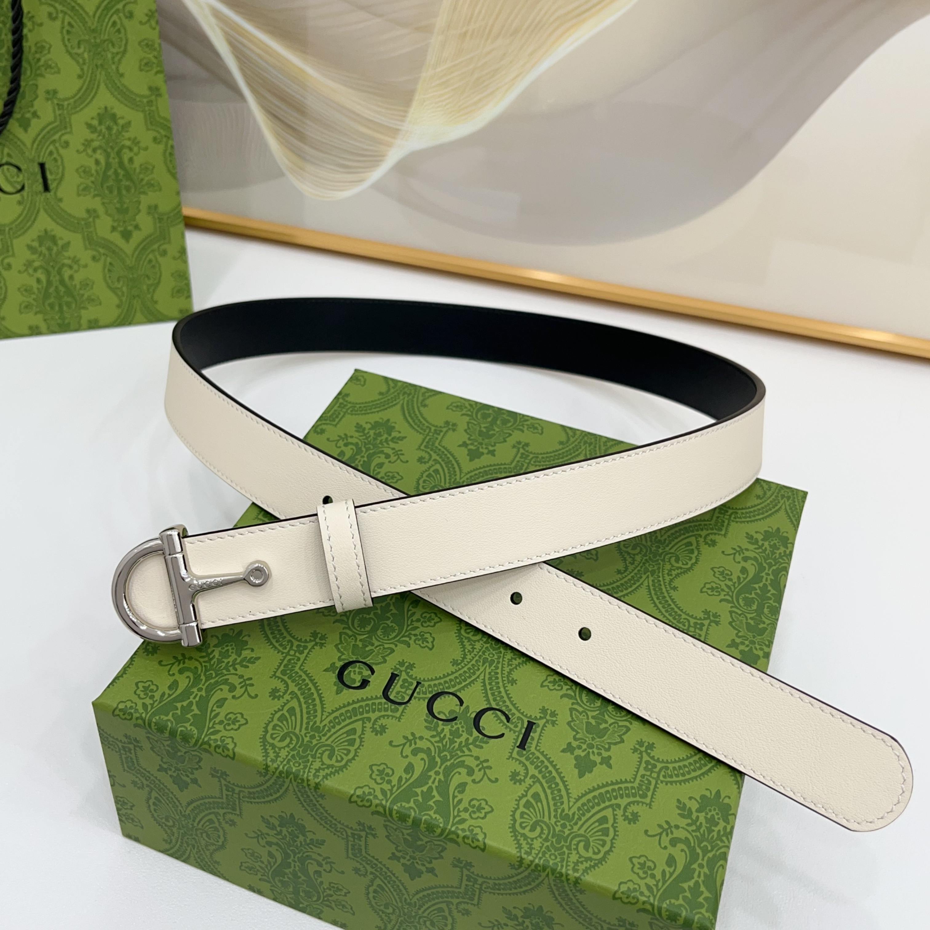 Gucci 3.0cm腰带甄选光滑皮革，饰有标志性搭扣，双面头层牛皮，时尚百搭！