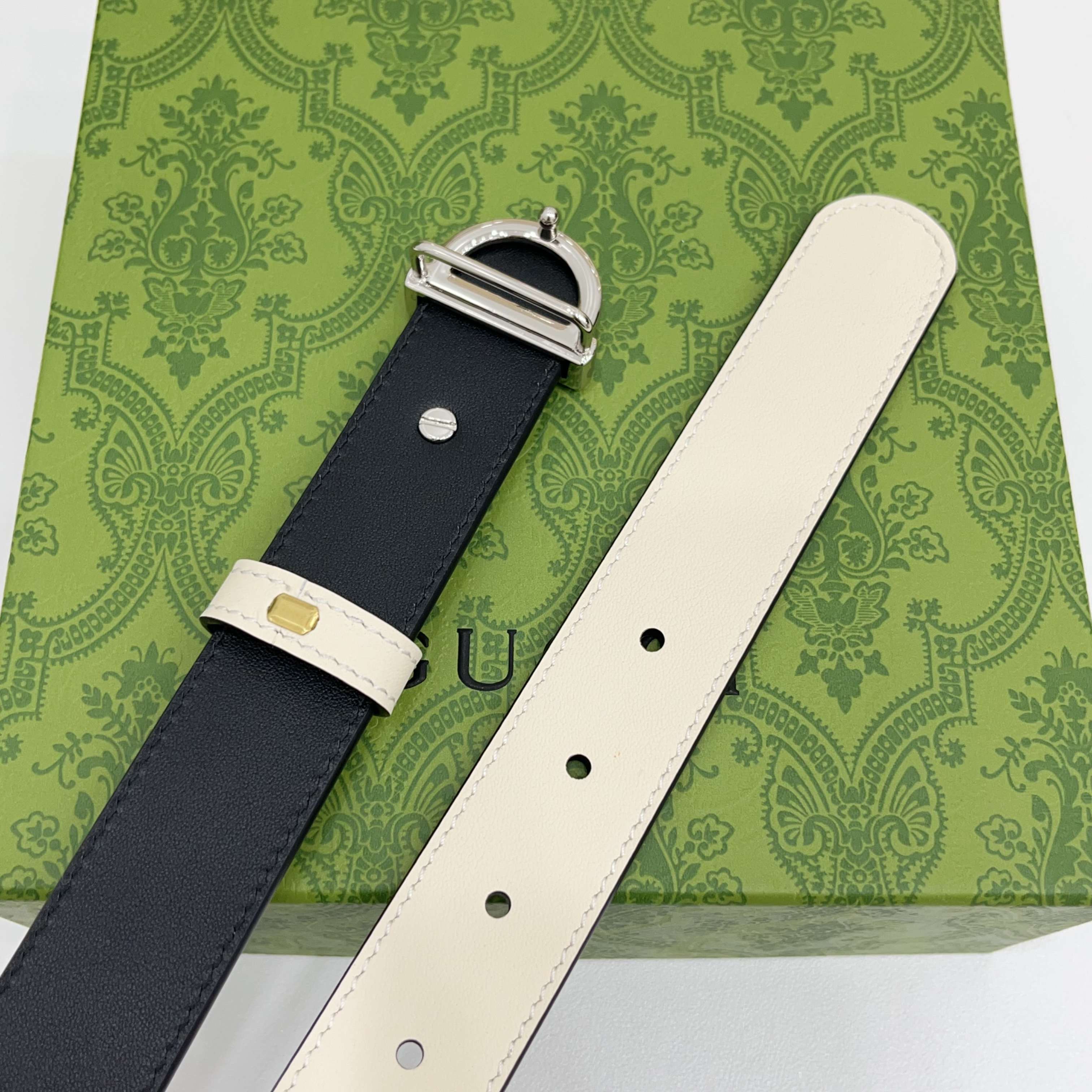 Gucci 3.0cm腰带甄选光滑皮革，饰有标志性搭扣，双面头层牛皮，时尚百搭！