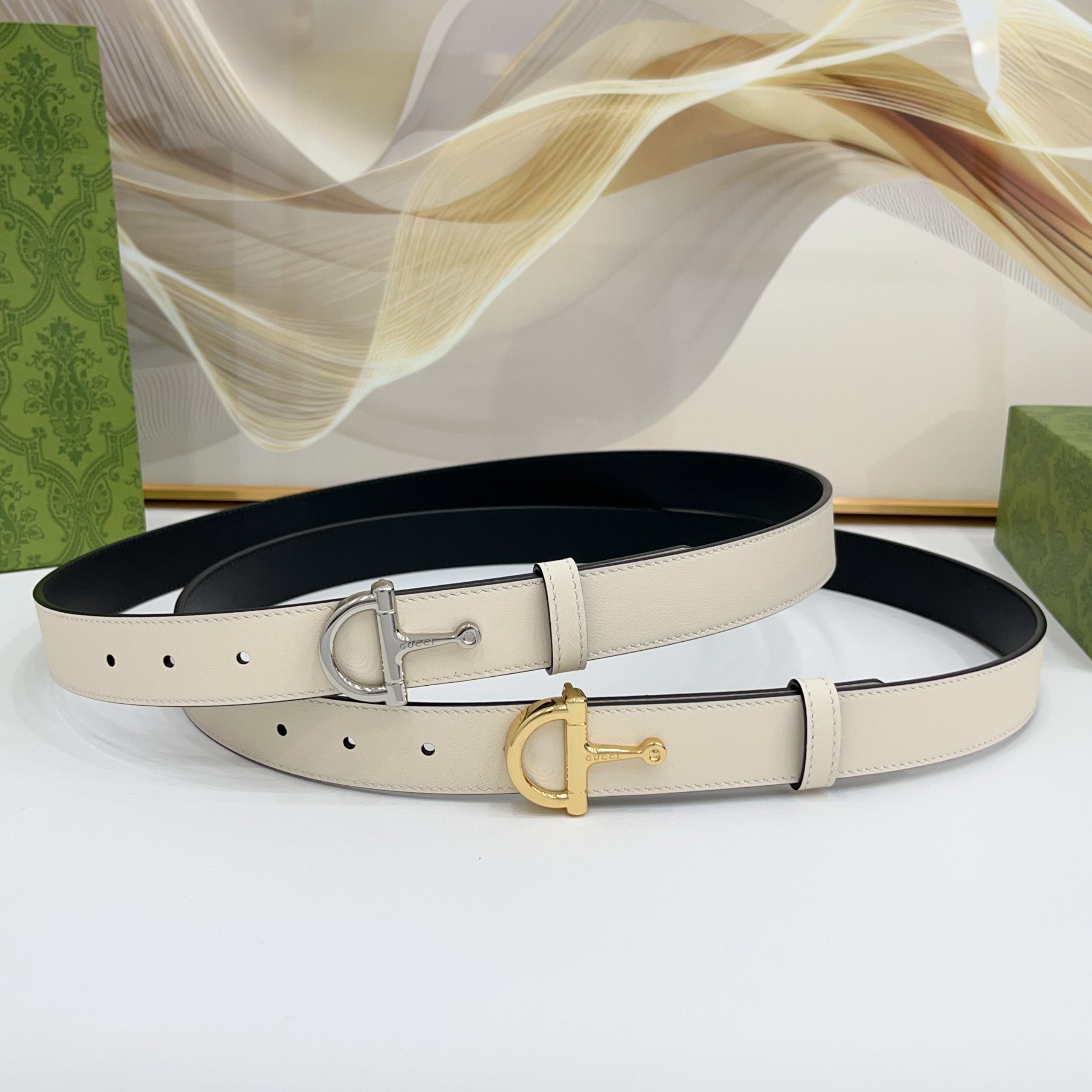 Gucci 3.0cm腰带甄选光滑皮革，饰有标志性搭扣，双面头层牛皮，时尚百搭！
